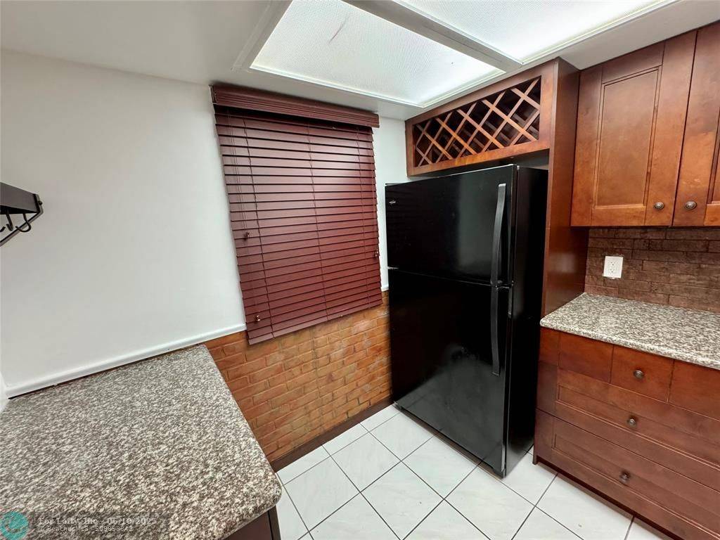 Oakland Park, FL 33309,116 Royal Park Dr  #1D