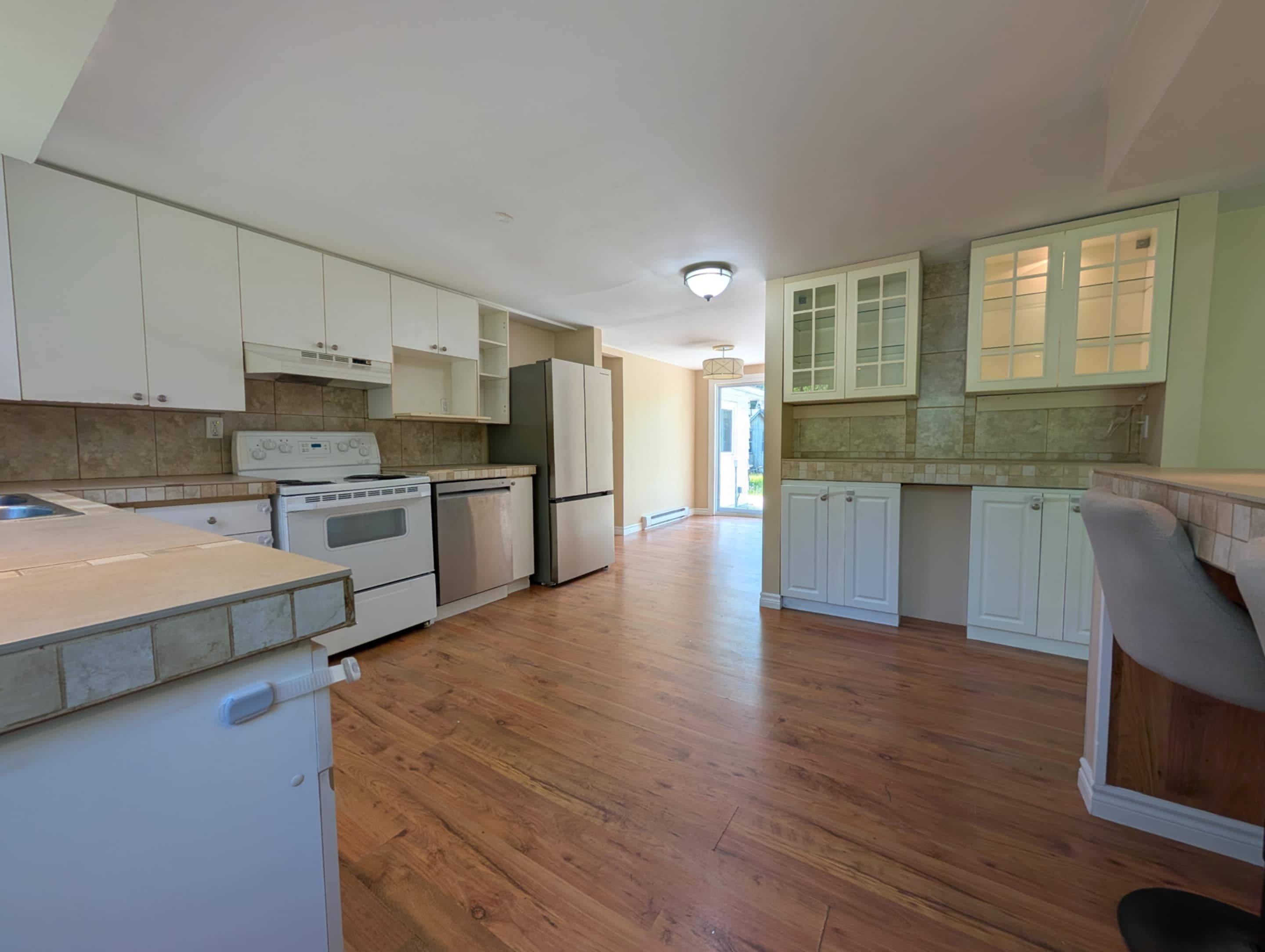 Innisfil, ON L9S 2G6,775 James ST
