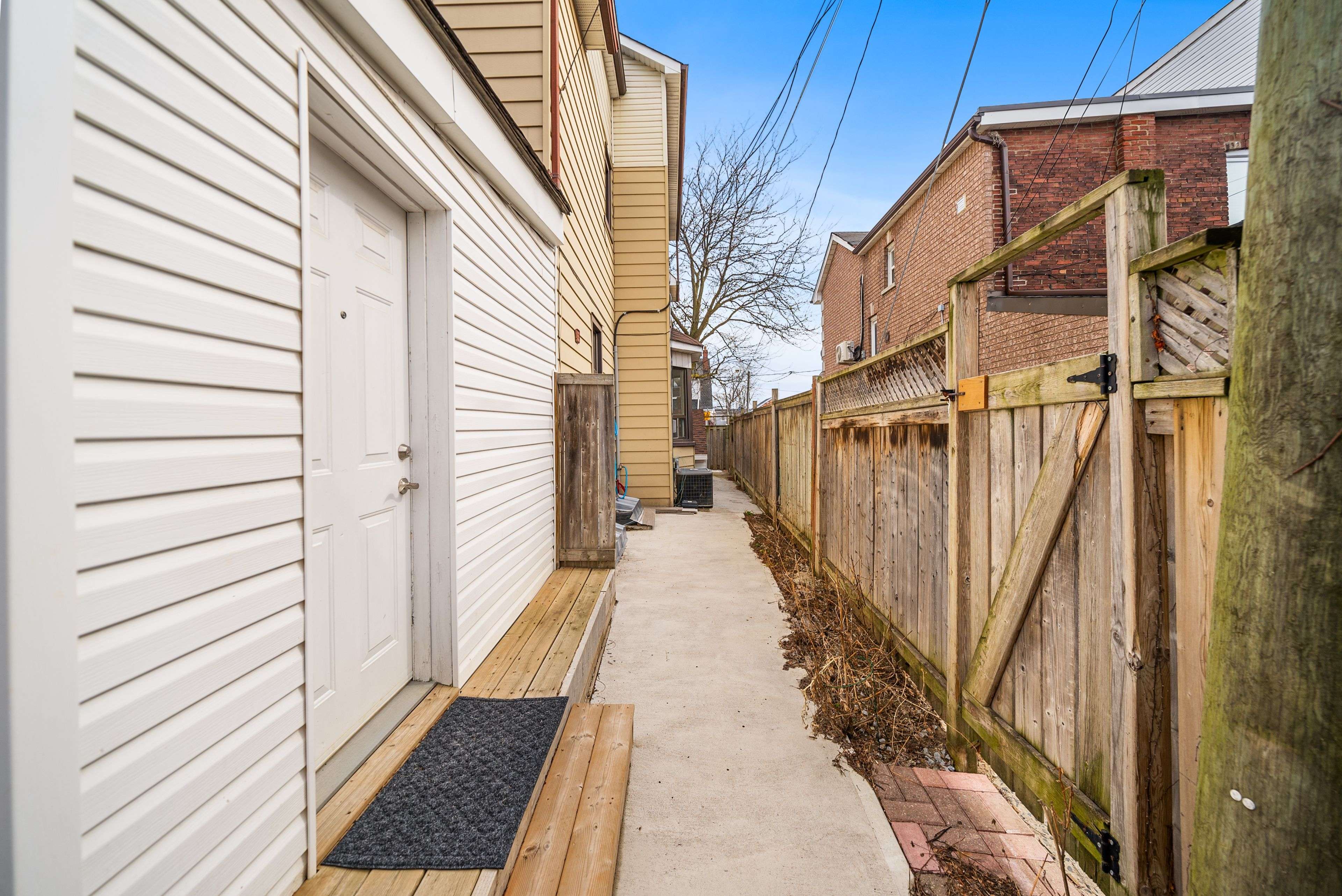 Toronto W02, ON M6H 1W4,134 Millicent ST