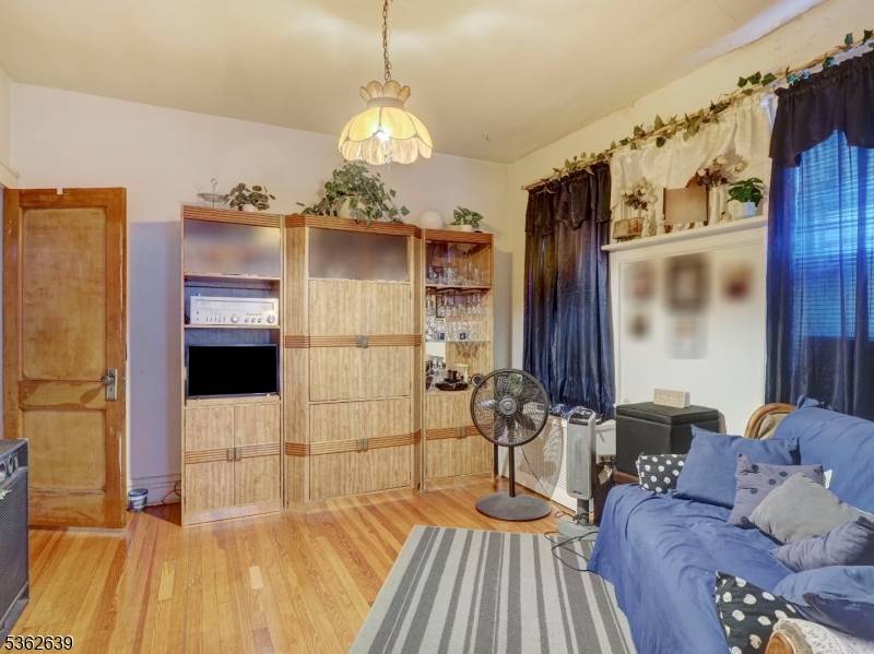 Irvington Twp., NJ 07111,16 Allen St