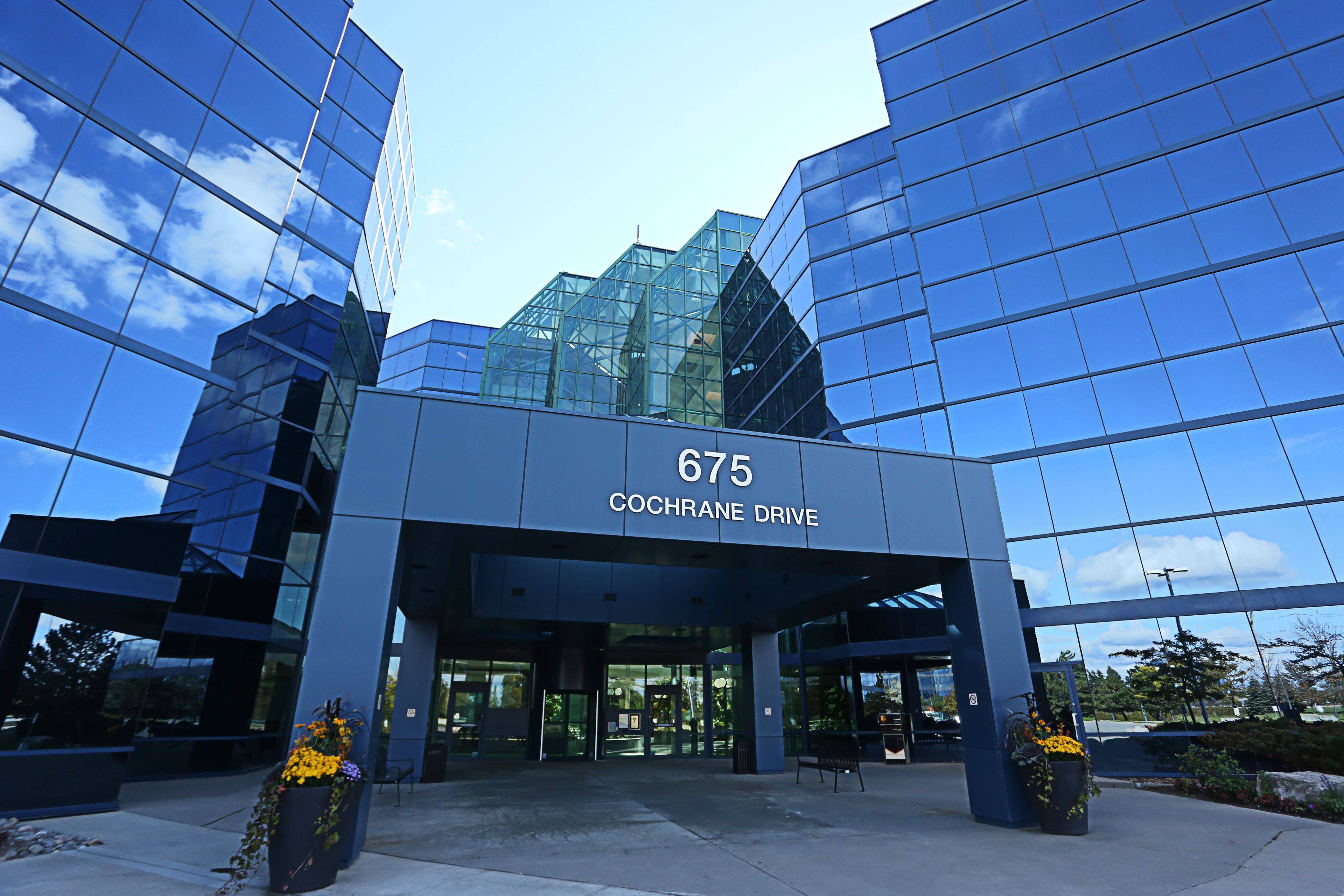 Markham, ON L3R 0B8,675 Cochrane DR #E700