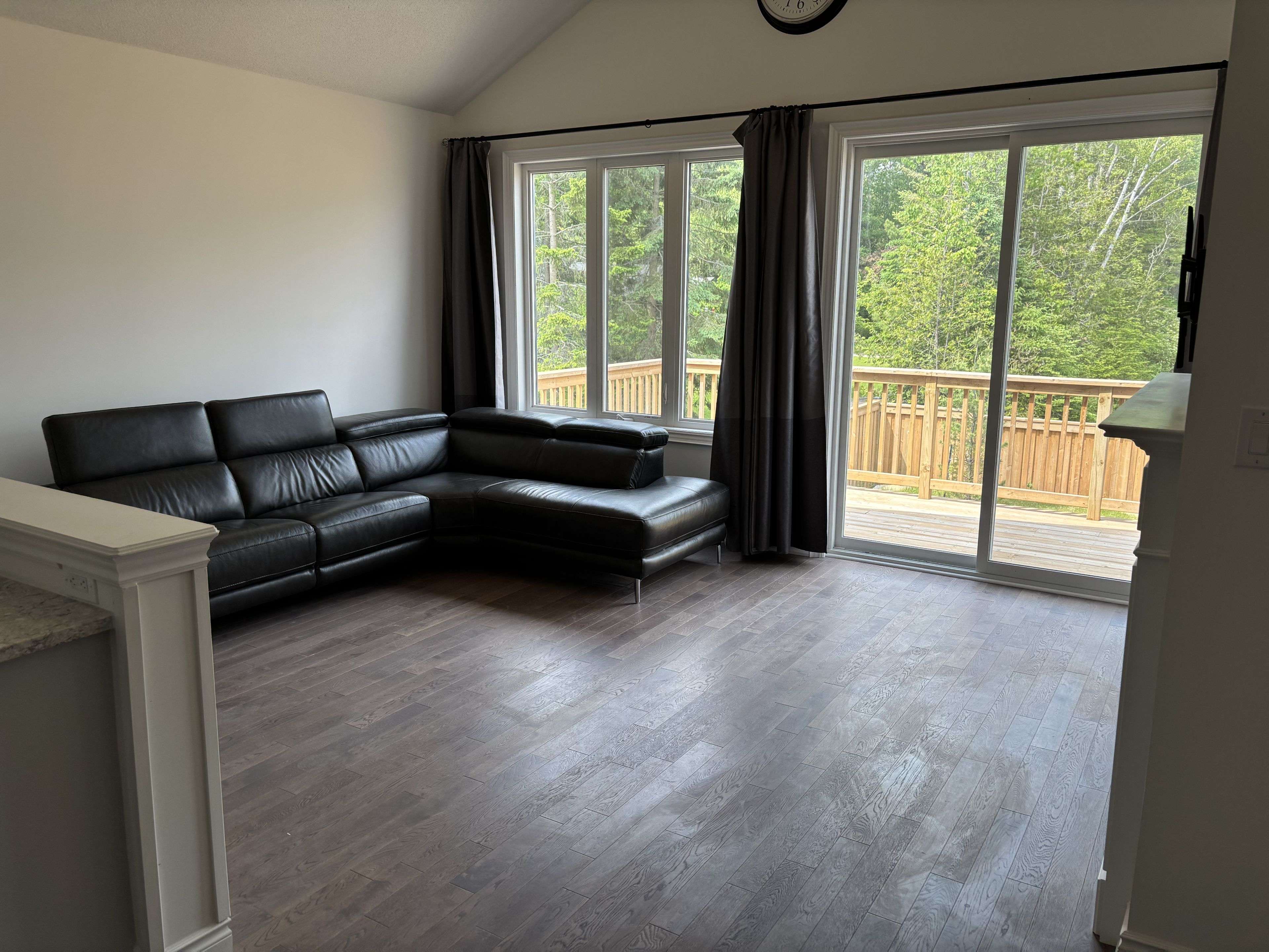 Wasaga Beach, ON L9Z 1V5,20 62nd ST S #Main & 2nd Flr