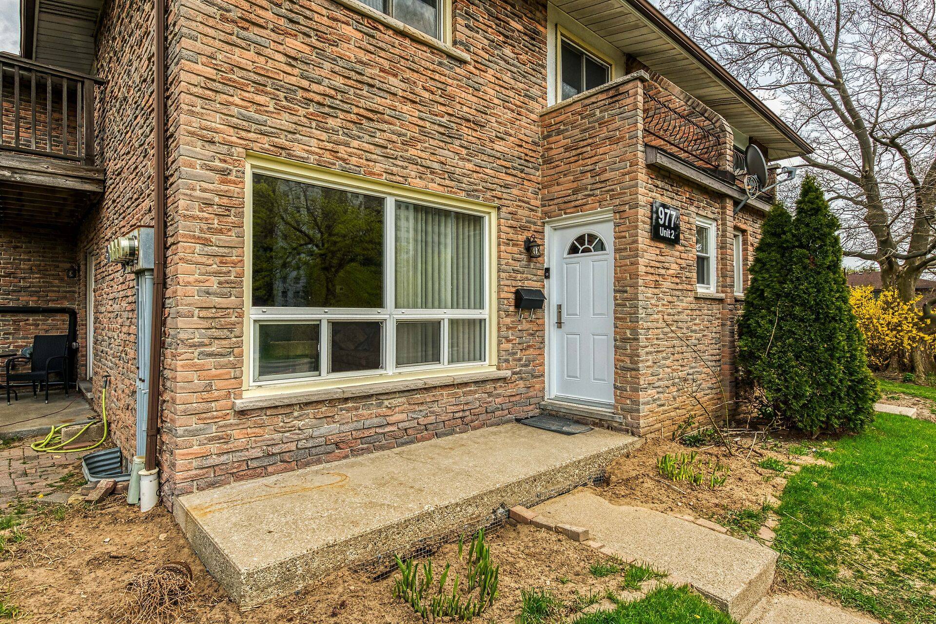 Burlington, ON L7T 3Z1,977 Francis RD #2