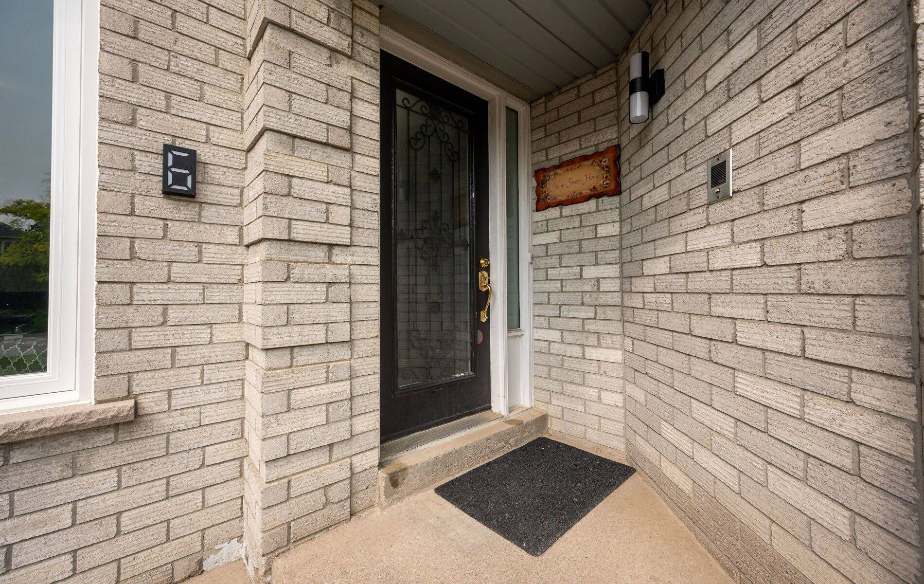 Brampton, ON L6S 5T5,6 Nipigon CT