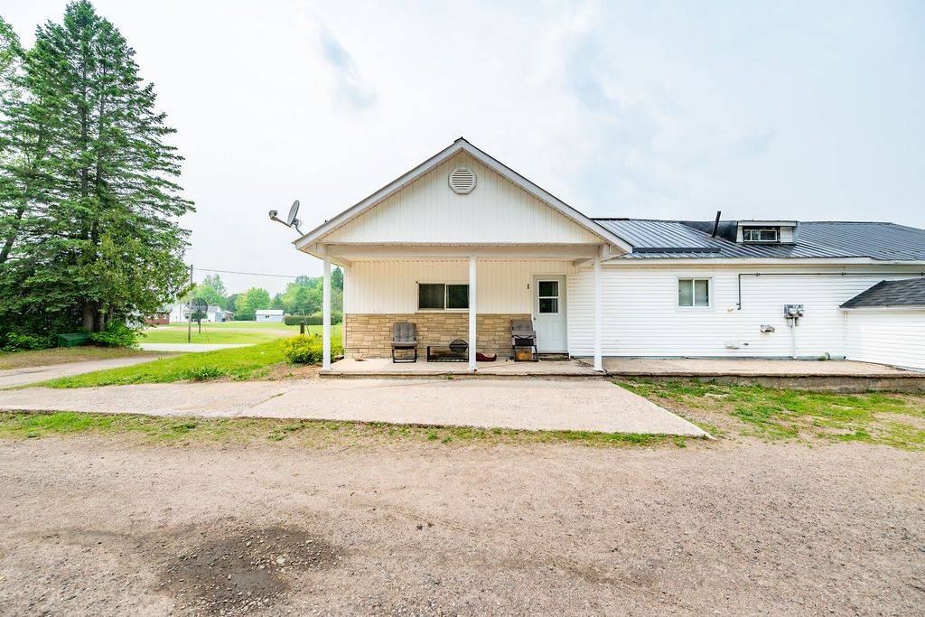 Laurentian Hills, ON K0J 1J0,36 Mill Yard RD