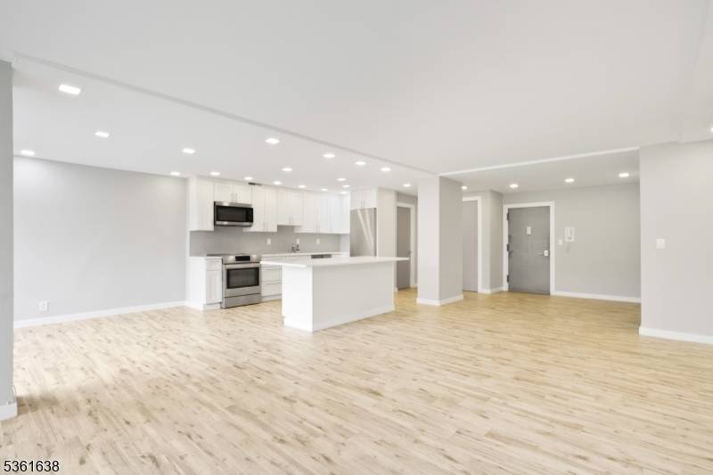 Verona Twp., NJ 07044,1 Claridge Dr 224 #224