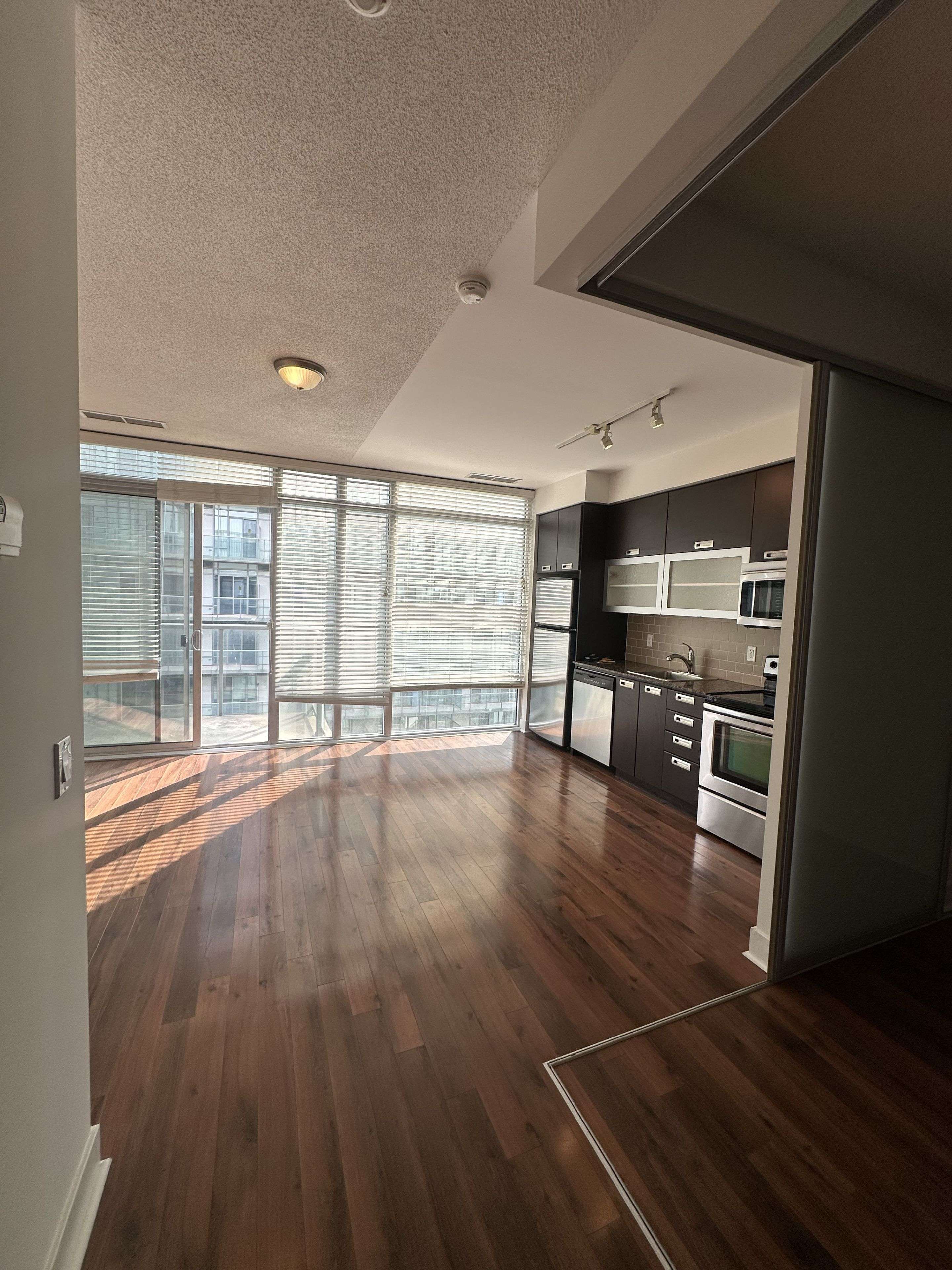 Toronto C01, ON M5V 3W5,90 Stadium RD #802