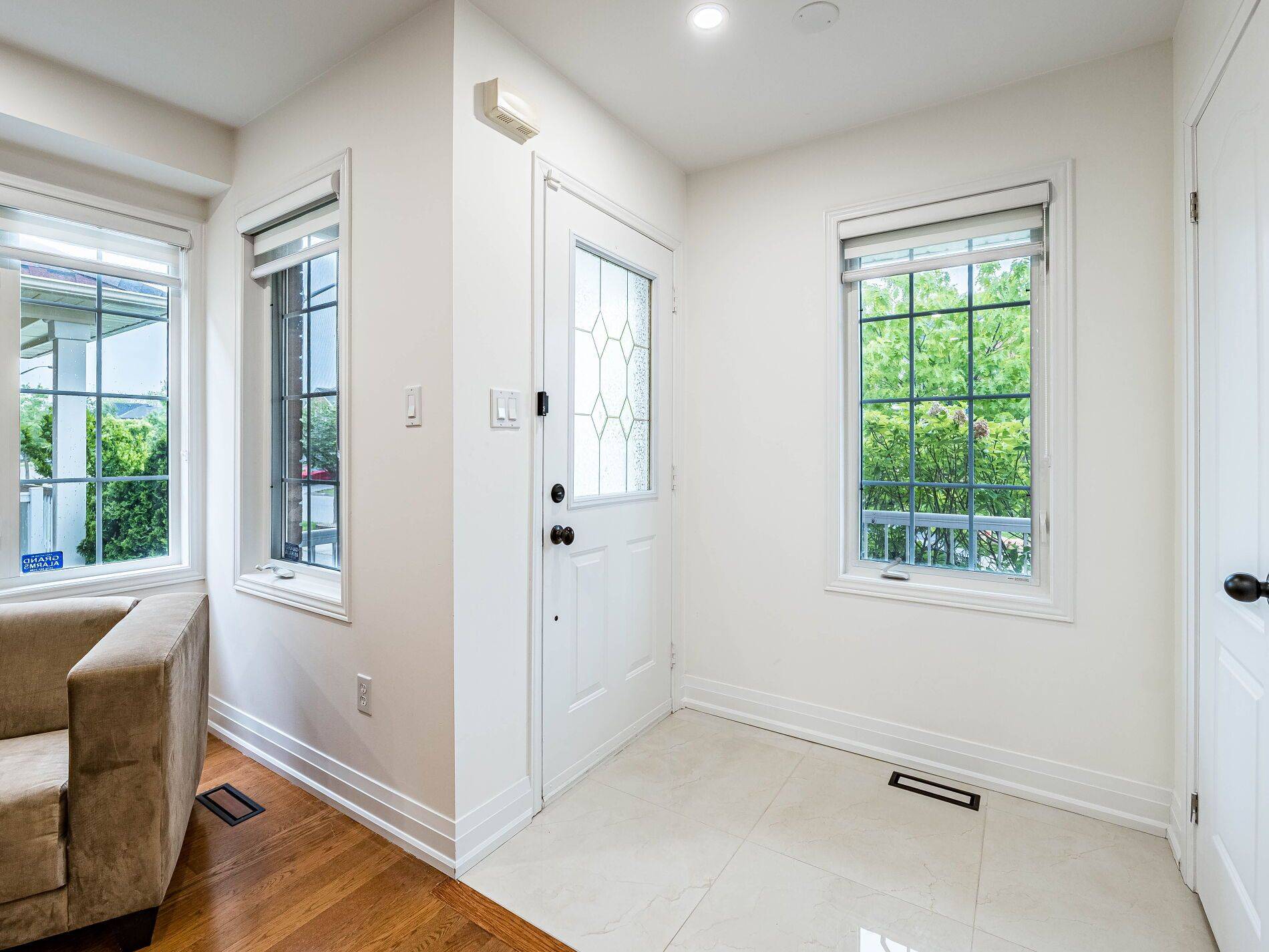 Mississauga, ON L5M 6X6,5905 MANZANILLO CRES