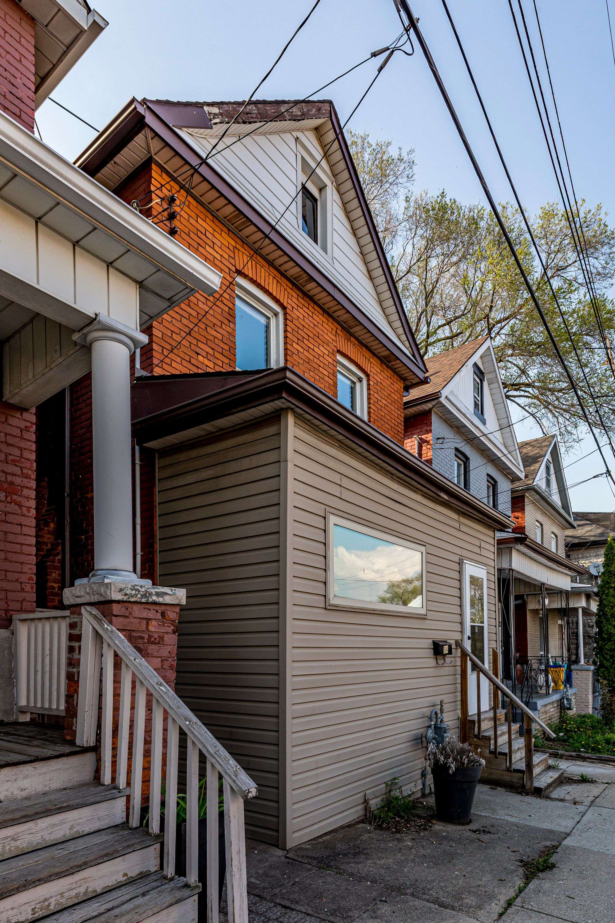 Hamilton, ON L8R 2W7,14 Greig ST