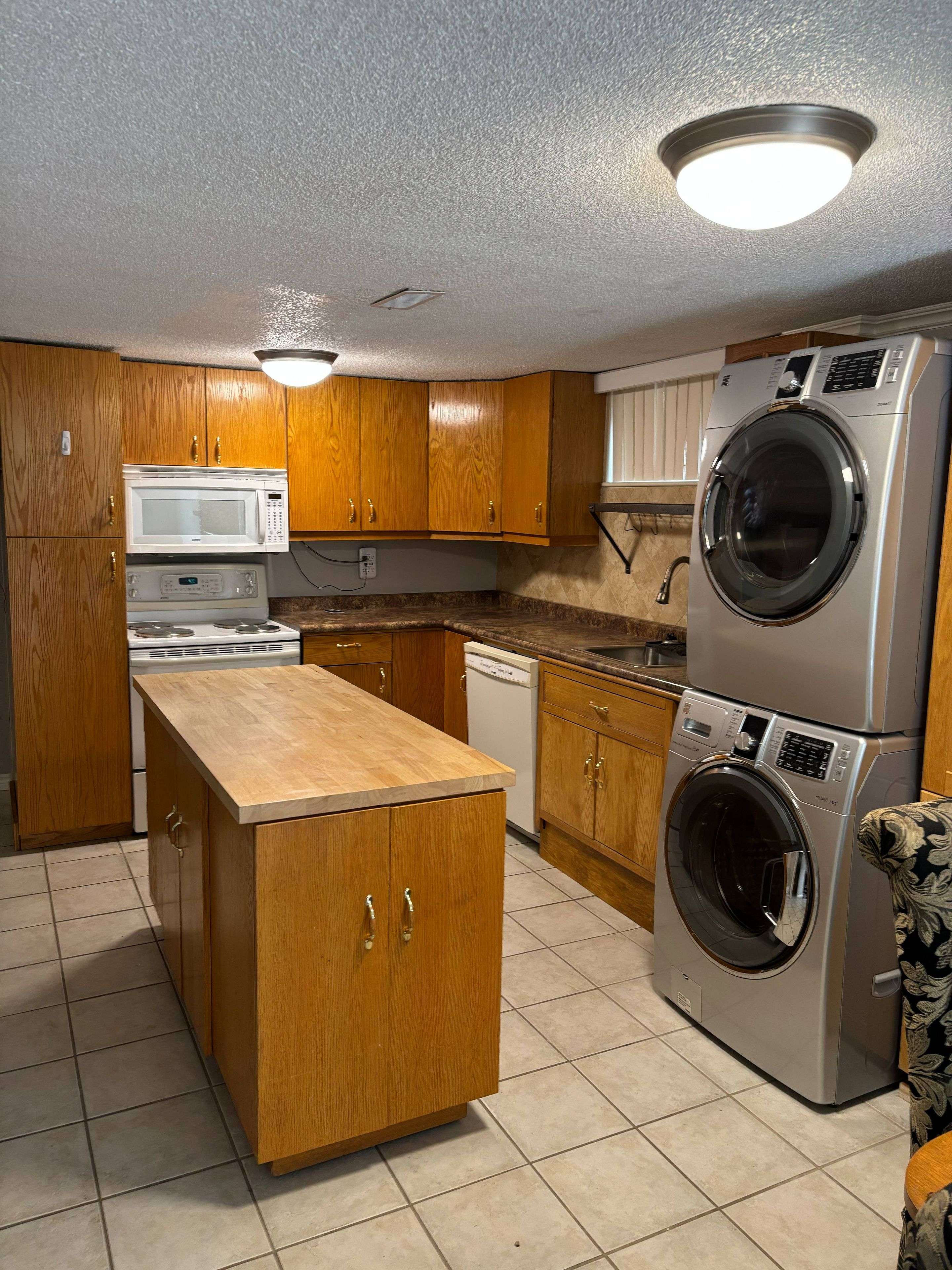 Oshawa, ON L1J 4R2,375 Fairlawn ST