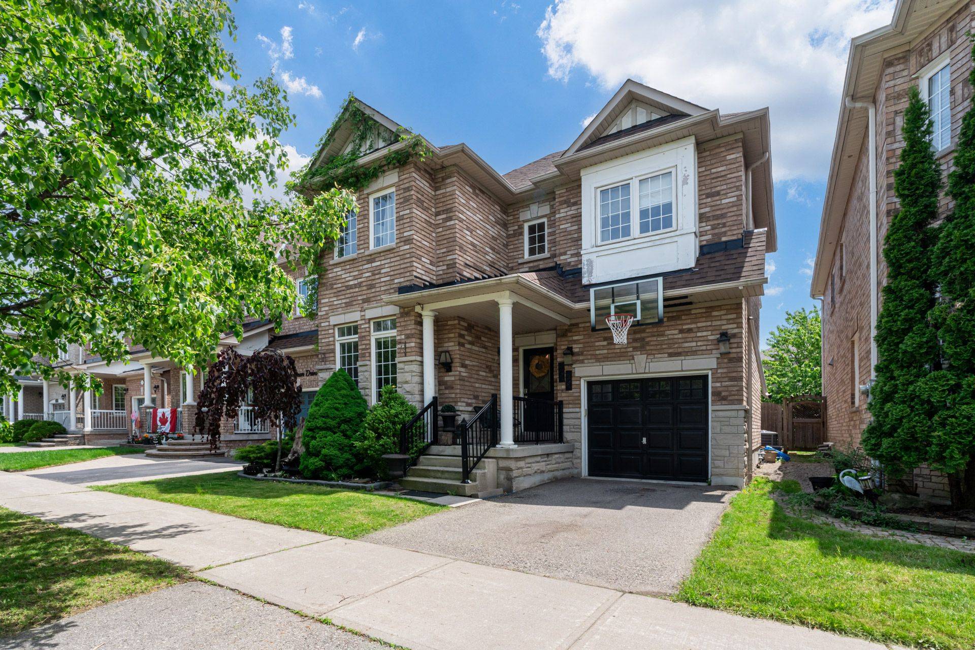 Markham, ON L6E 1Z6,19 Miramar DR