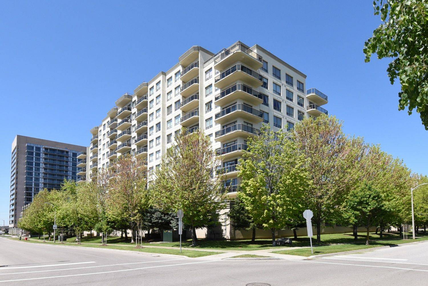 Burlington, ON L7L 7P7,1998 Ironstone DR #713