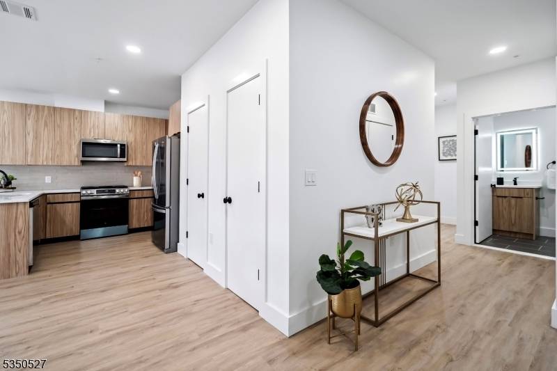 Elizabeth City, NJ 07202,310 W Jersey St #404