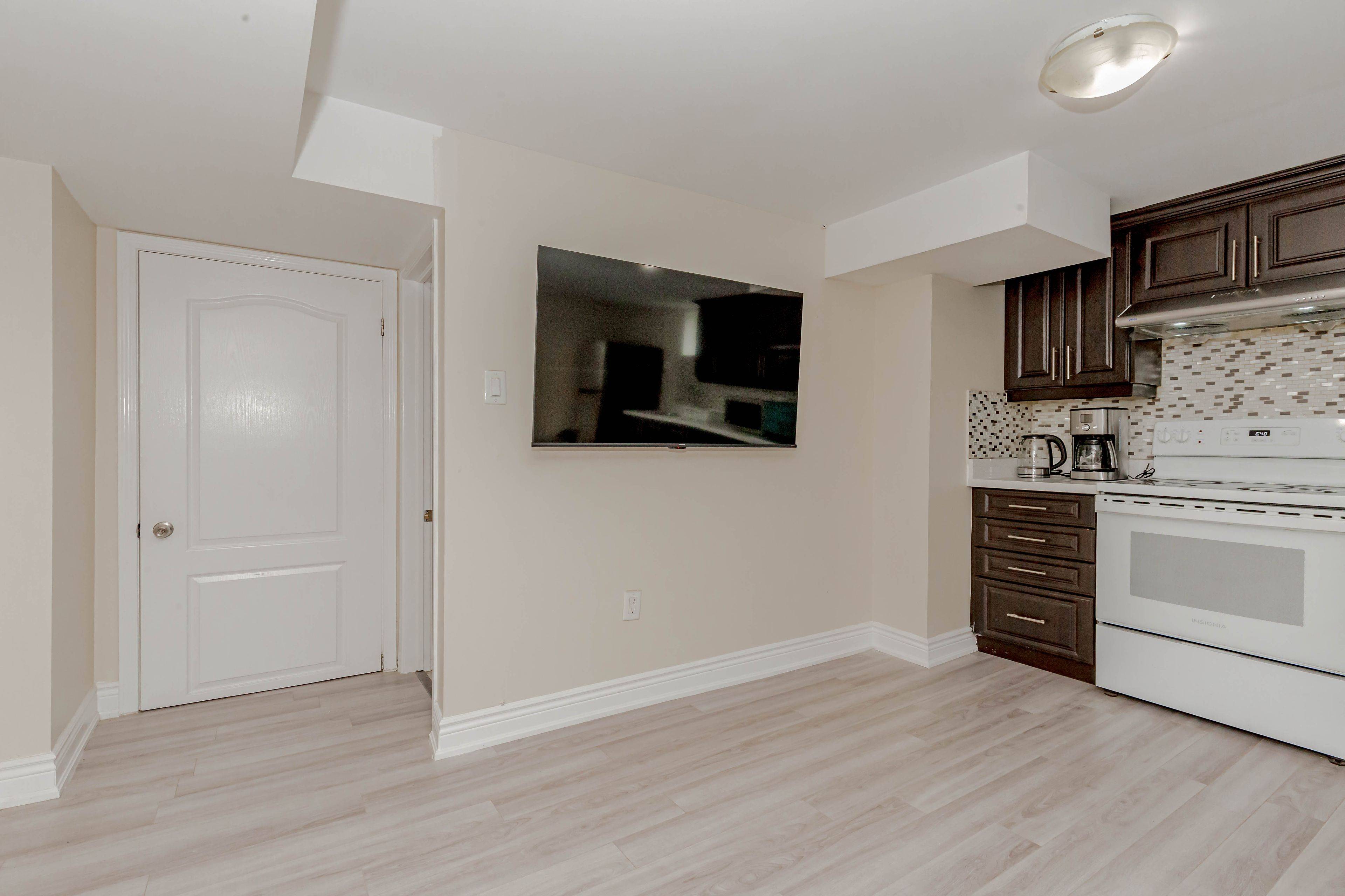 Toronto W10, ON M9W 3E2,215 Jeffcoat DR N