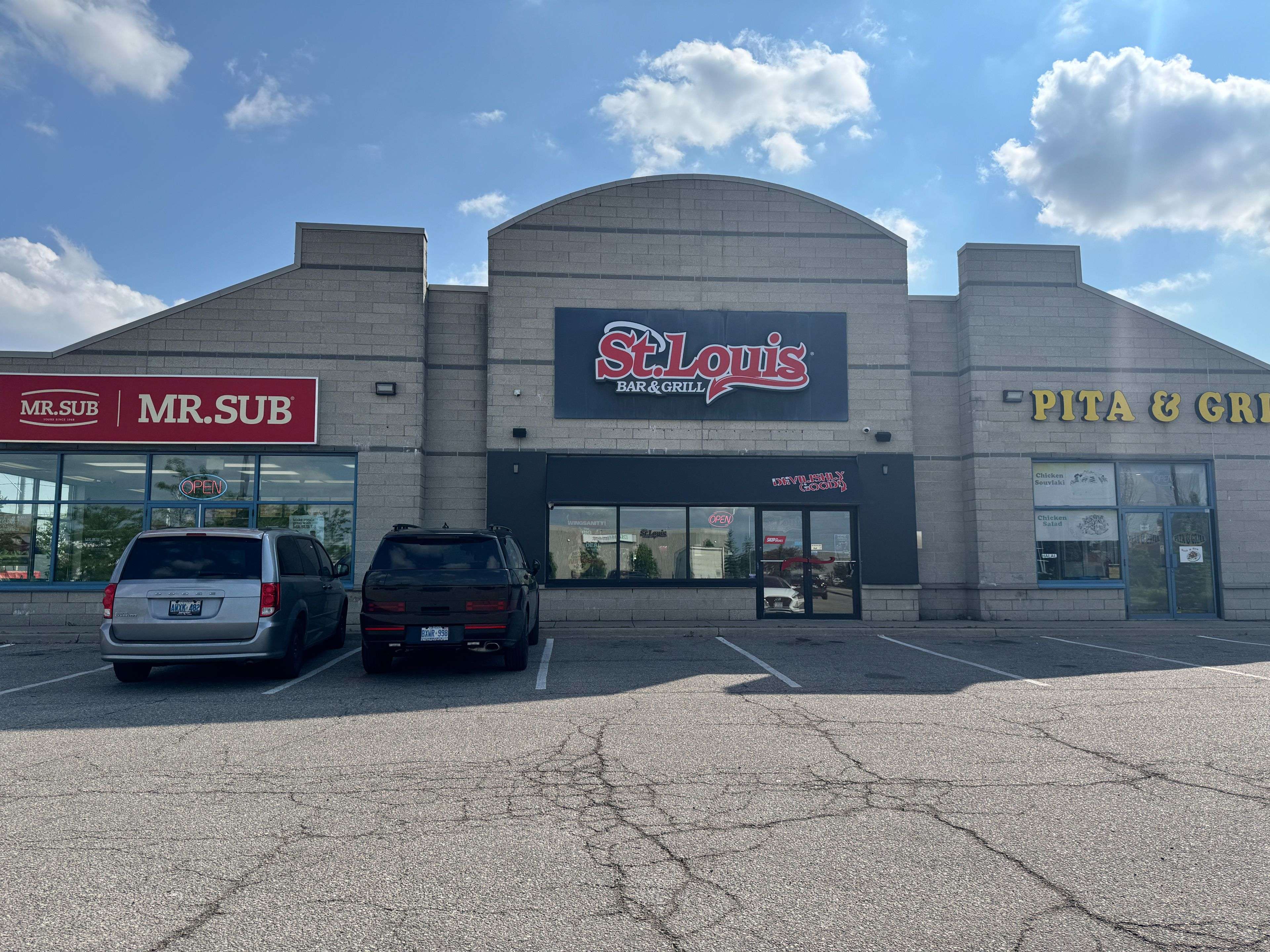 Mississauga, ON L5T 2Z6,29 Aventura CT