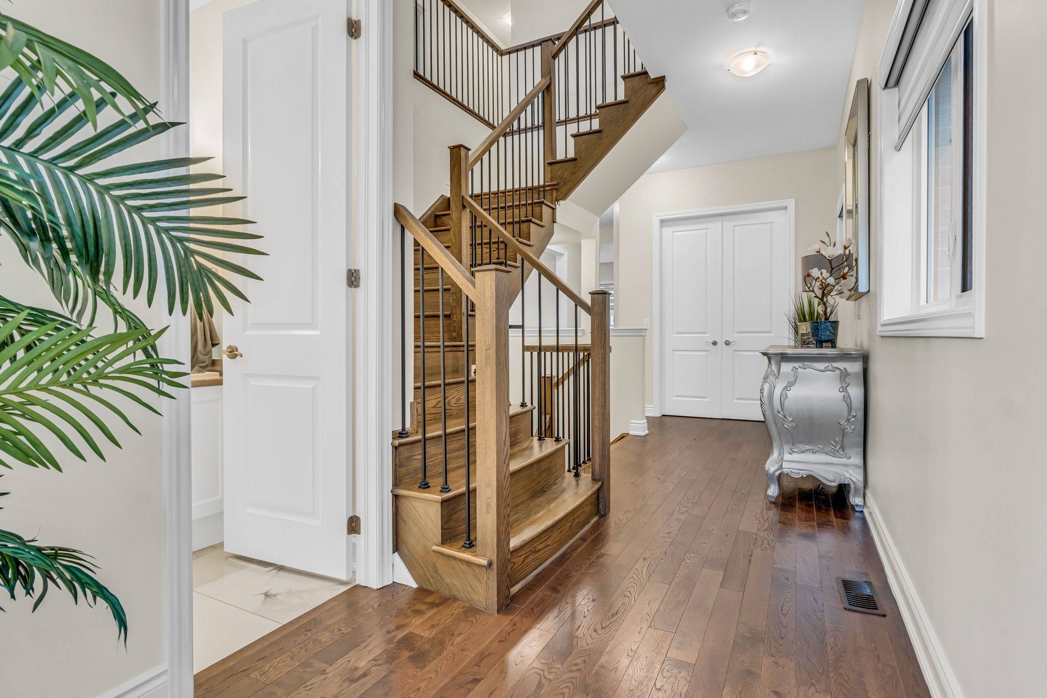 Oakville, ON L6H 0Y9,3473 Post RD