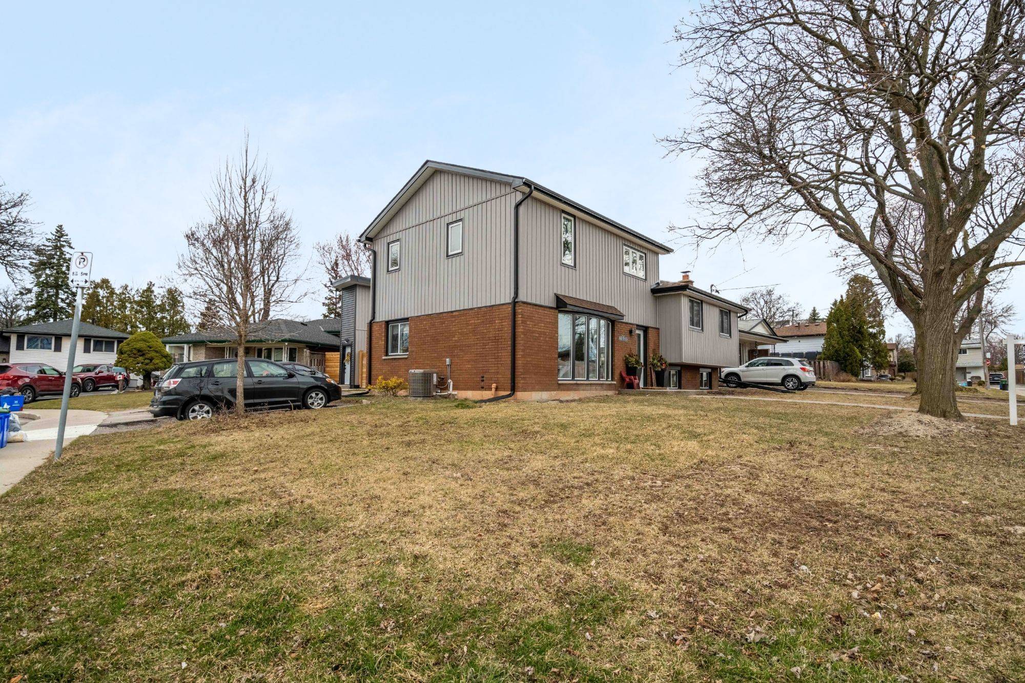 Hamilton, ON L8T 3B5,8 Banff DR
