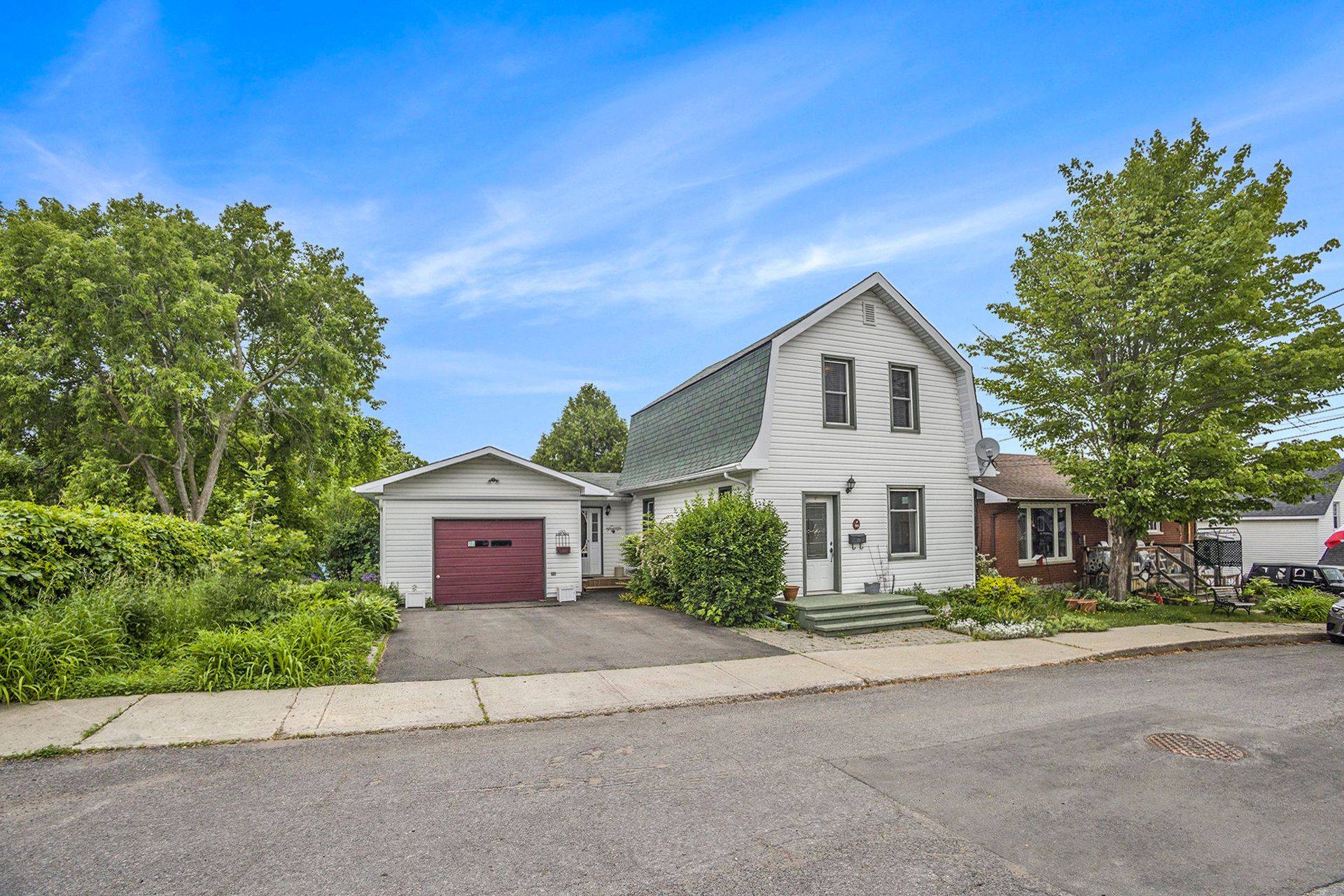 Arnprior, ON K7S 2S4,99 Tierney ST S