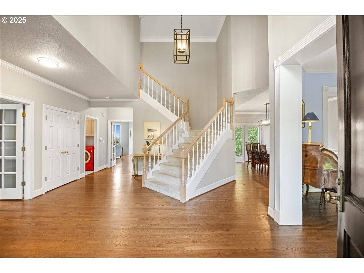 Lake Oswego, OR 97034,1093 TYNDALL CT