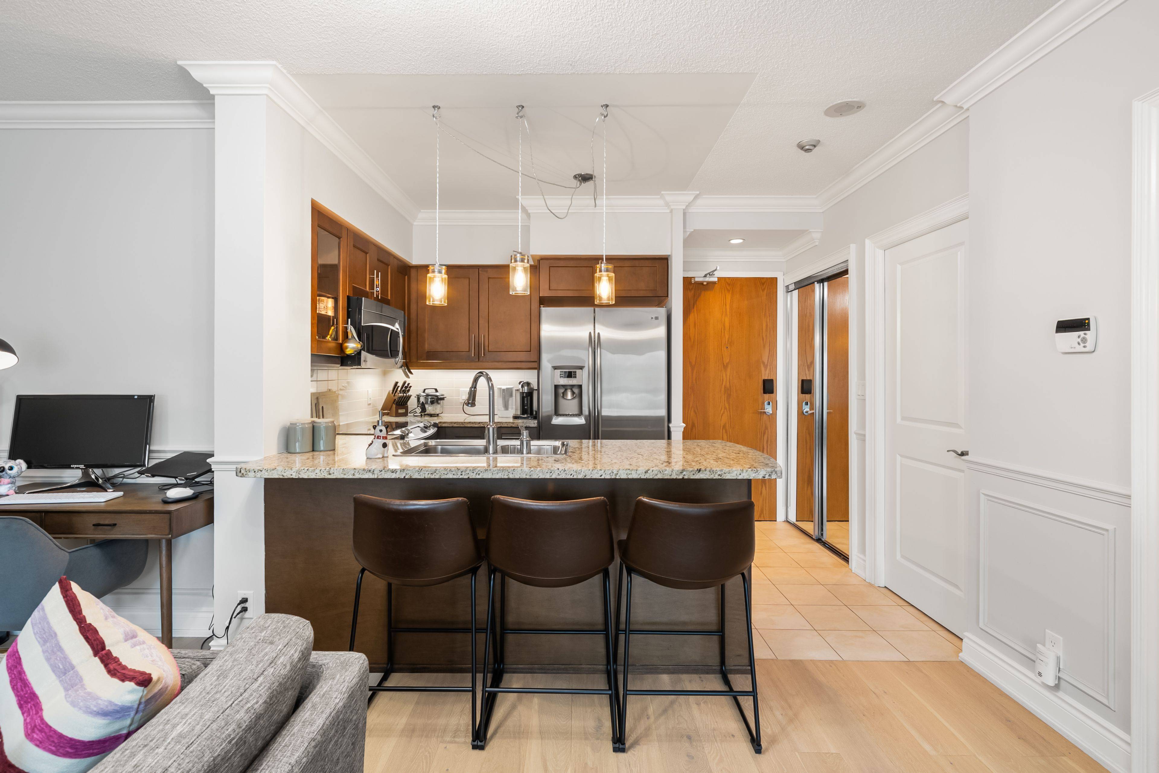 Toronto W01, ON M6S 1A4,1900 Lakeshore BLVD W #202