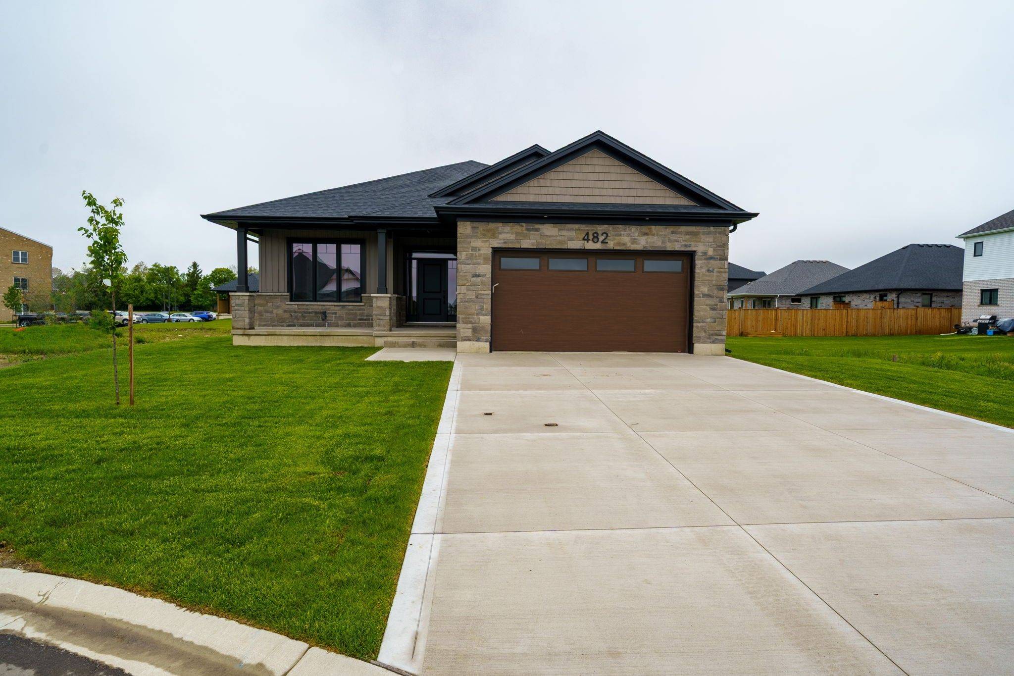 Plympton-wyoming, ON N0N 1T0,482 Julianna CT