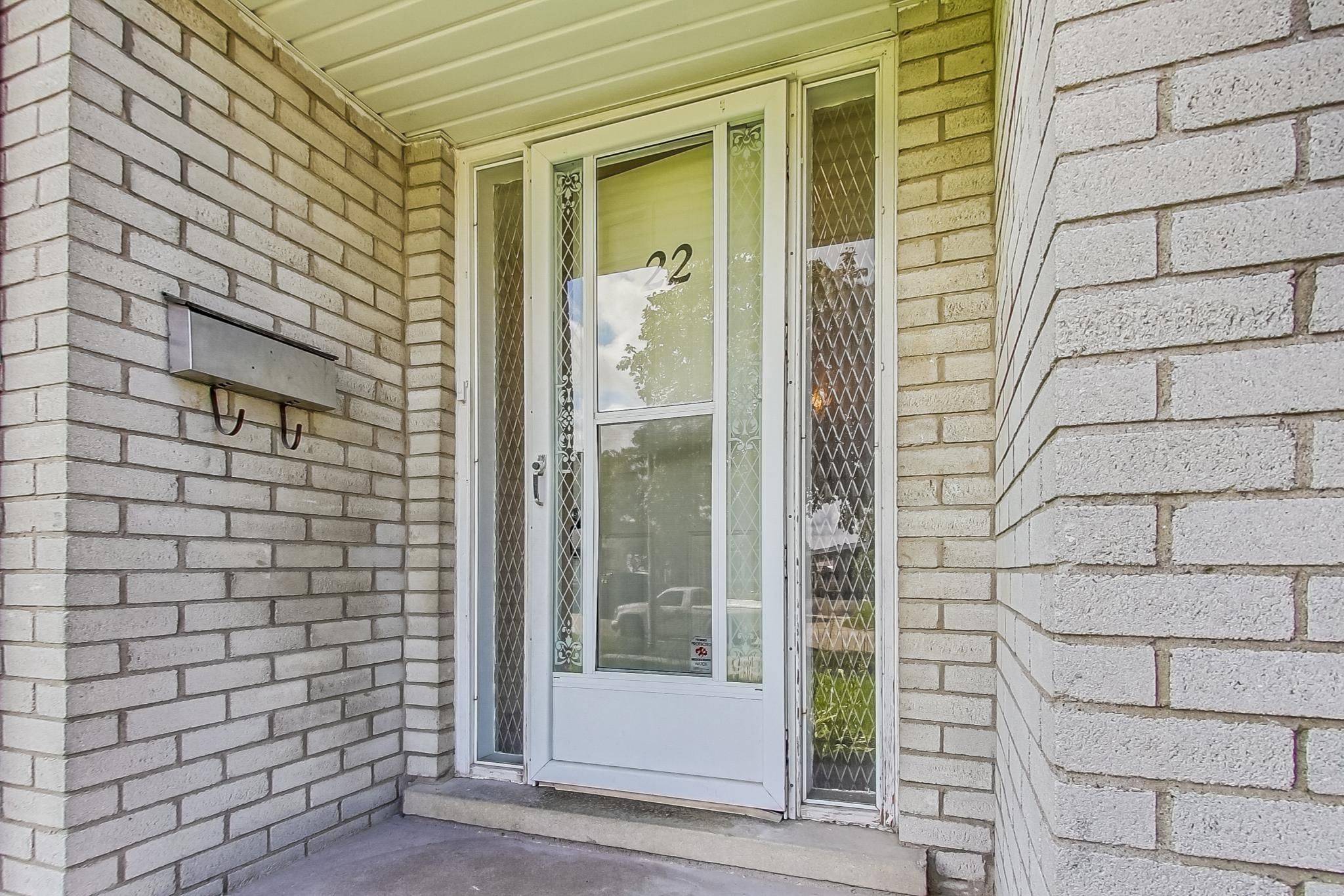 Kitchener, ON N2E 1B3,22 Lucerne DR