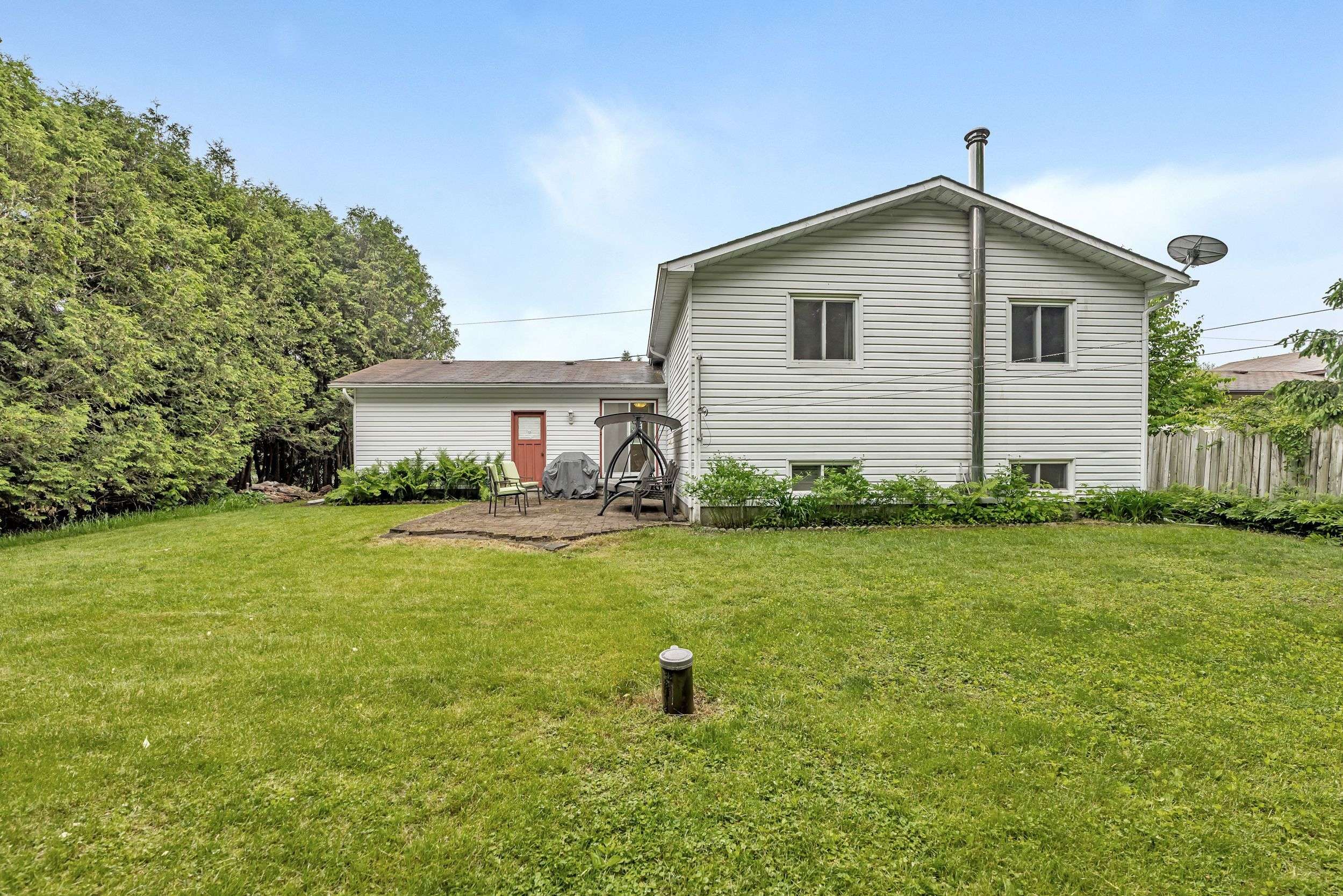 Russell, ON K4R 1B3,139 Dunlop CRES