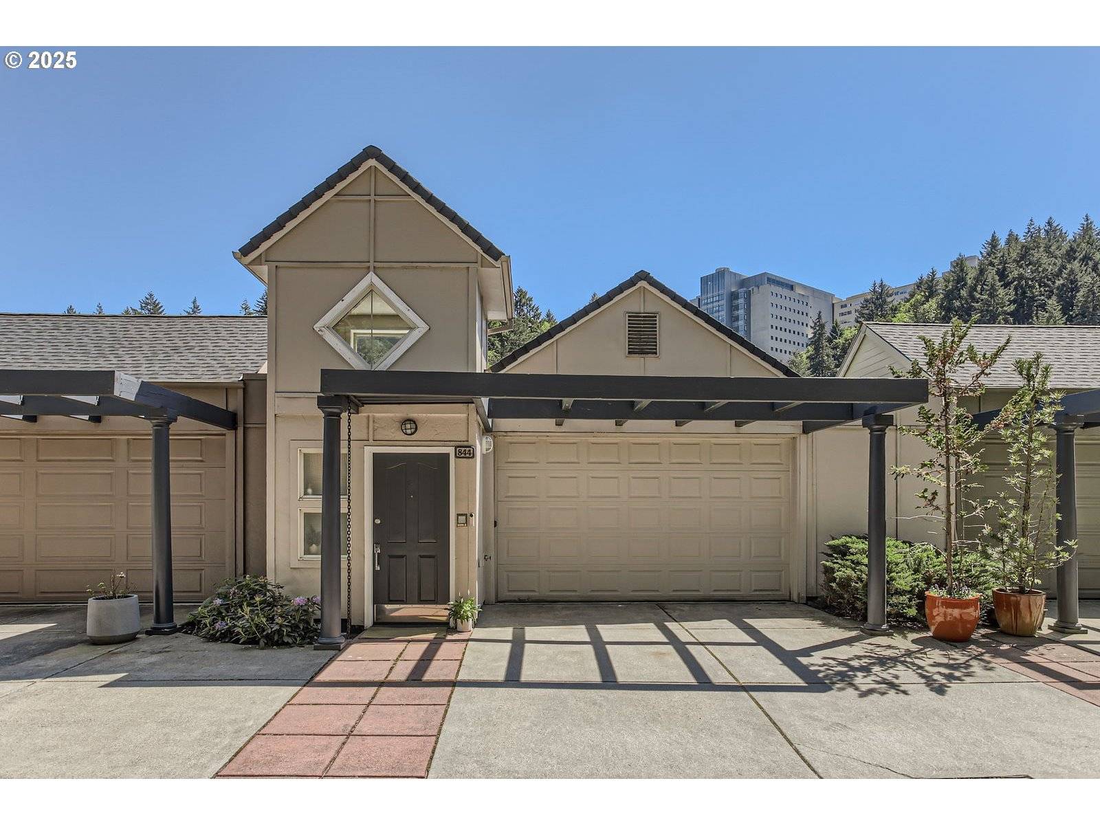 Portland, OR 97201,844 SW Broadway DR #3