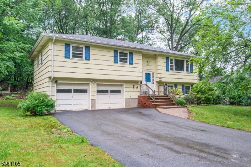 Kinnelon Boro, NJ 07405,30 Woodland Ct
