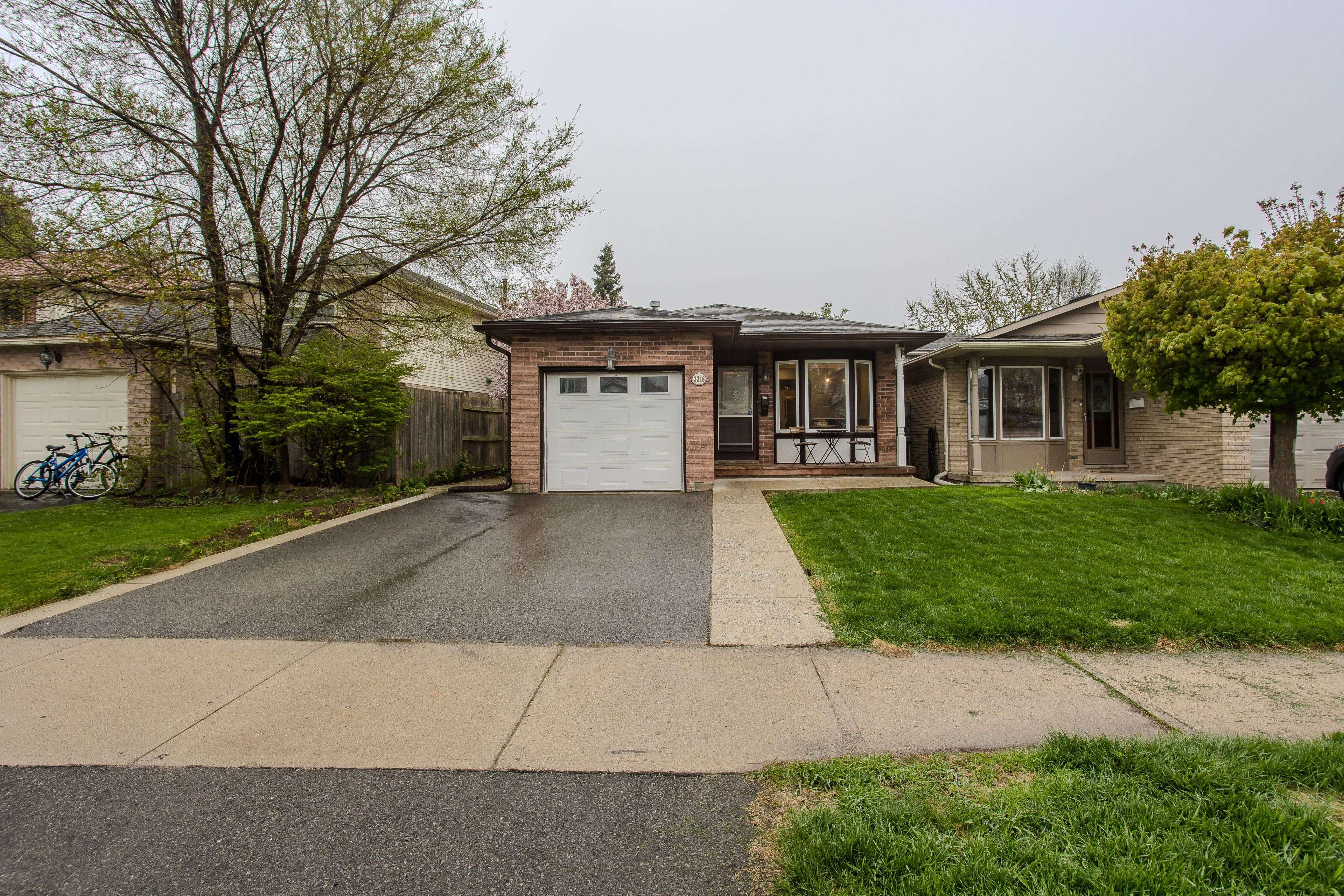 Burlington, ON L7P 3X1,2218 Leominster DR