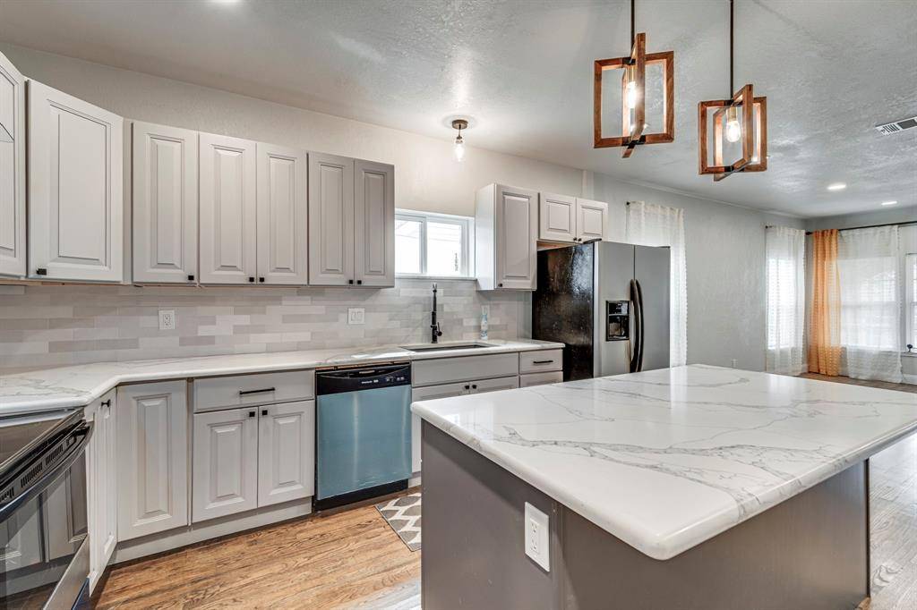 Dallas, TX 75208,605 W Page Avenue
