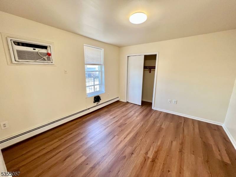 Newark City, NJ 07105,384 Market St #2-L