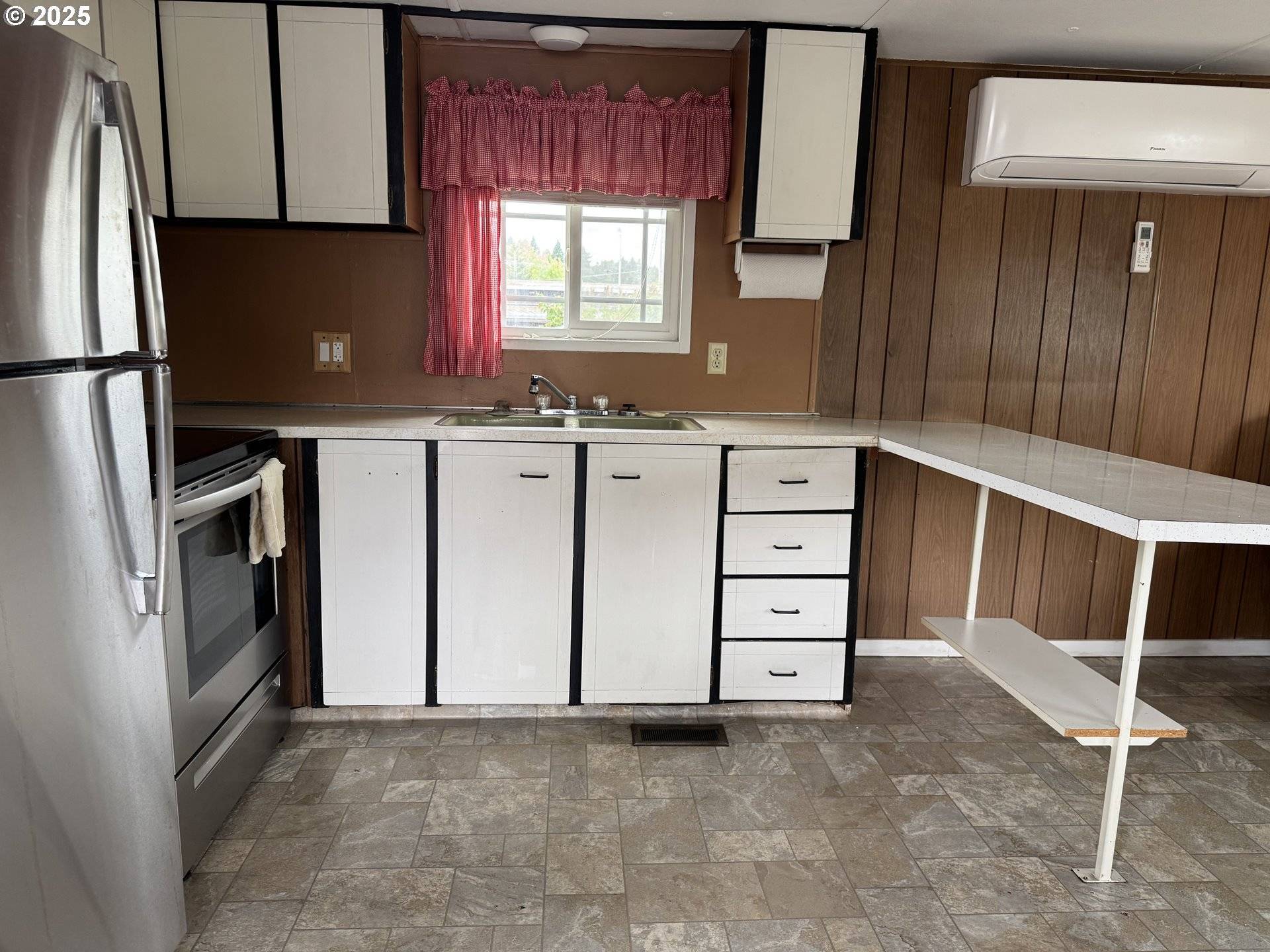 Sublimity, OR 97385,340 NE CREST ST