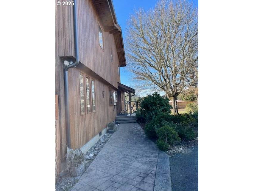 Onalaska, WA 98570,1090 MIDDLE FORK RD