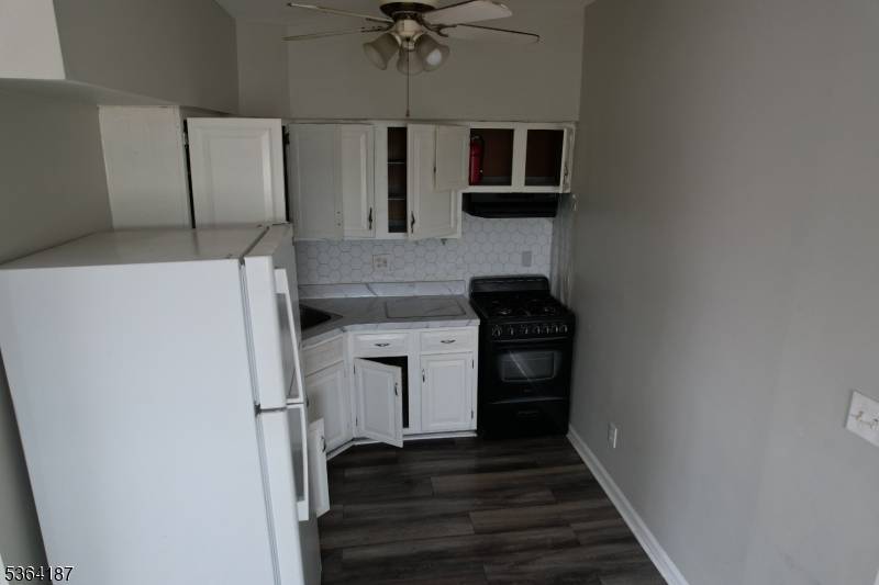Newark City, NJ 07105,404 Market St #4