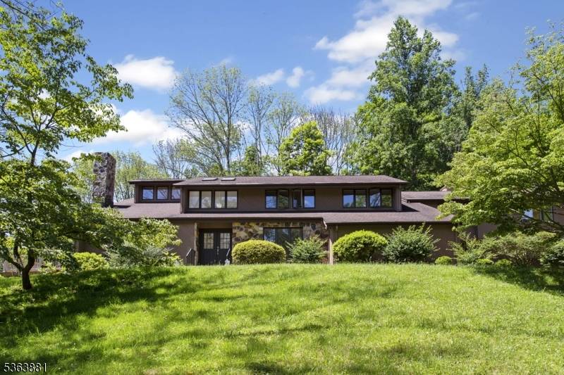 Mendham Twp., NJ 07926,32 E Main St