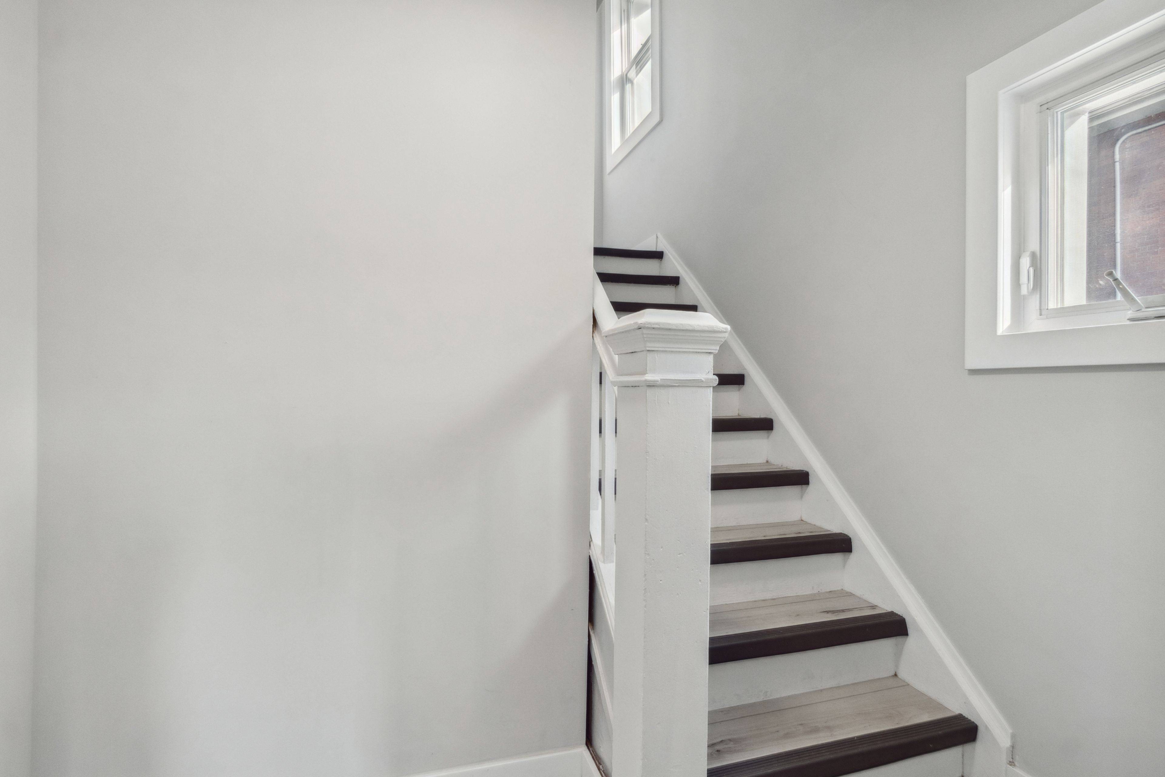 Guelph, ON N1H 3J5,200 Waterloo AVE #Upper