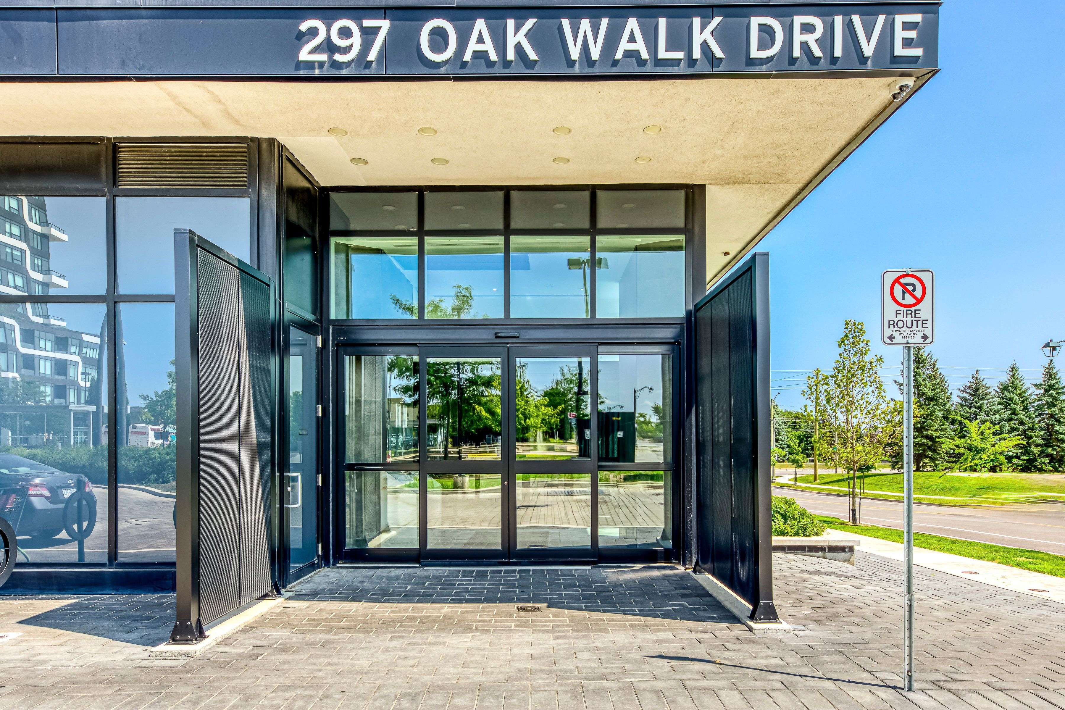 Oakville, ON L6H 3R6,297 Oak Walk DR #1108