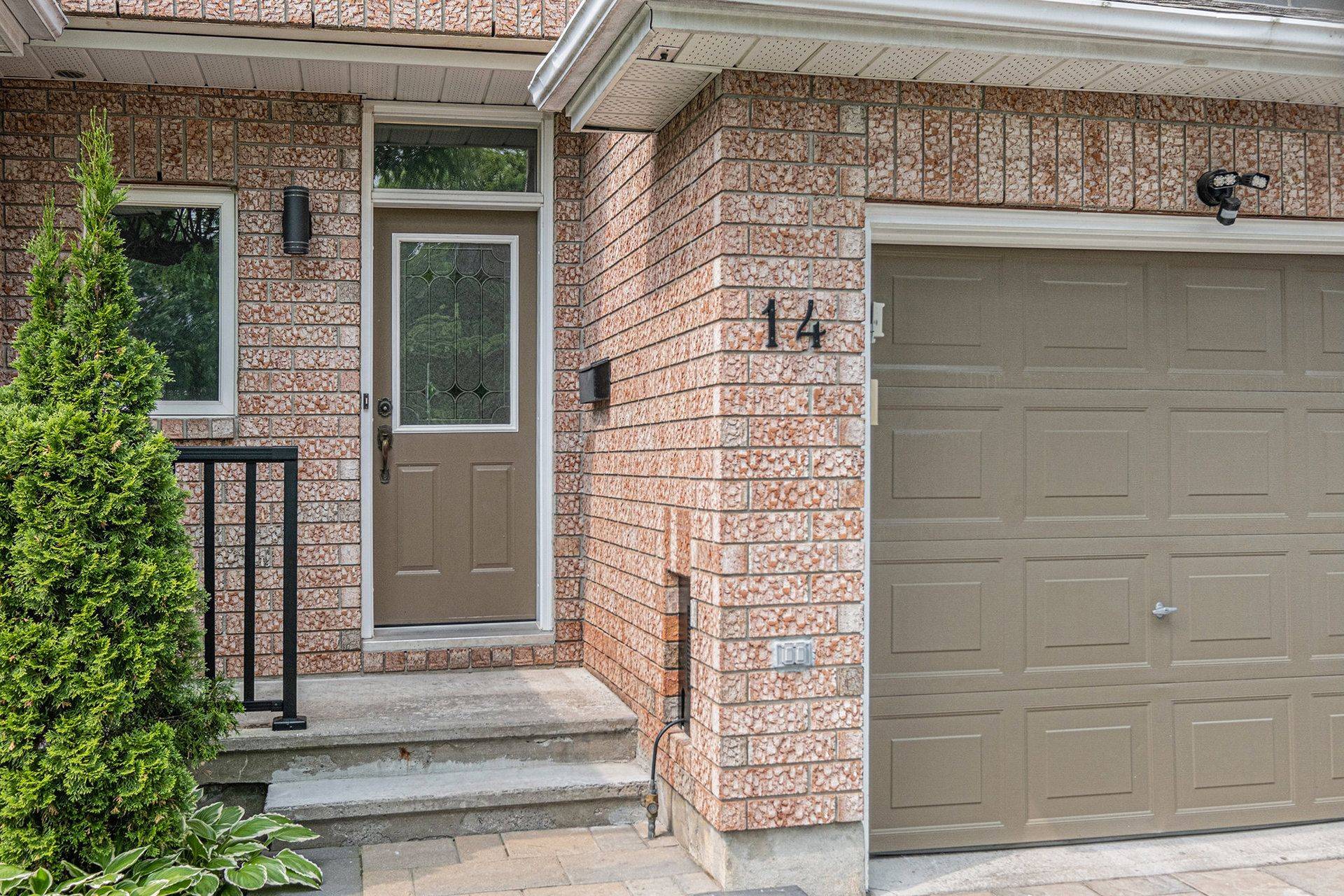 Kanata, ON K2M 2P1,14 Grassy Plains DR