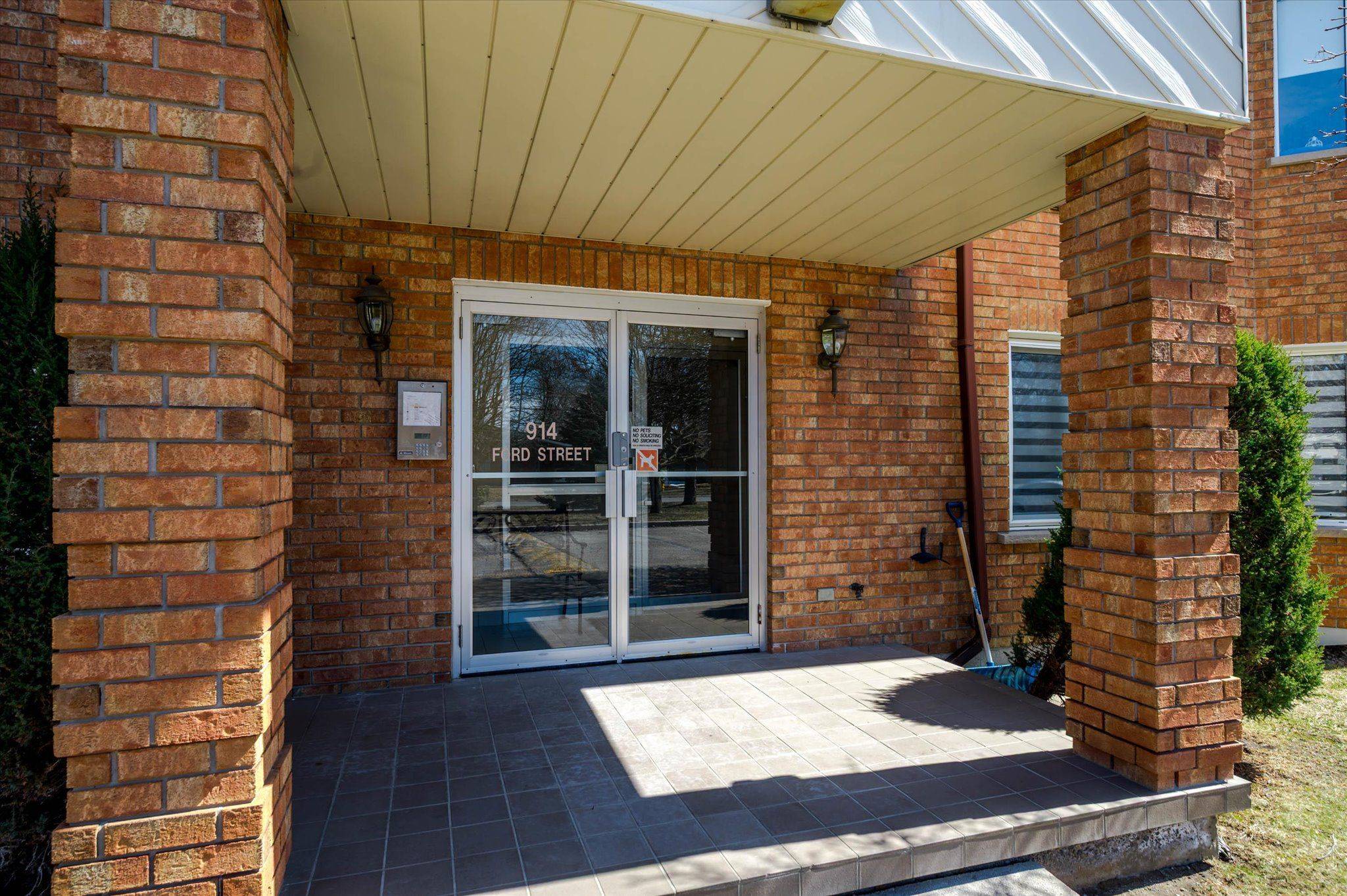 Peterborough Central, ON K9J 5V3,914 Ford ST #106