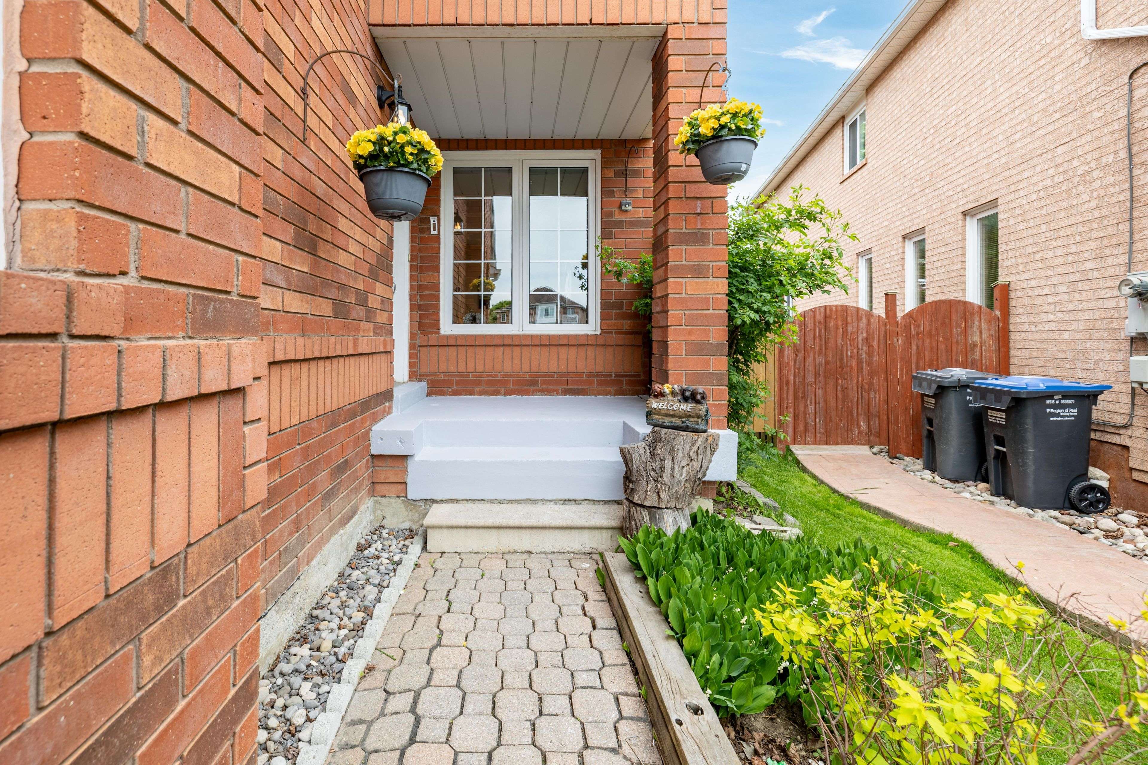 Mississauga, ON L5N 7R1,1327 Whiffletree CT