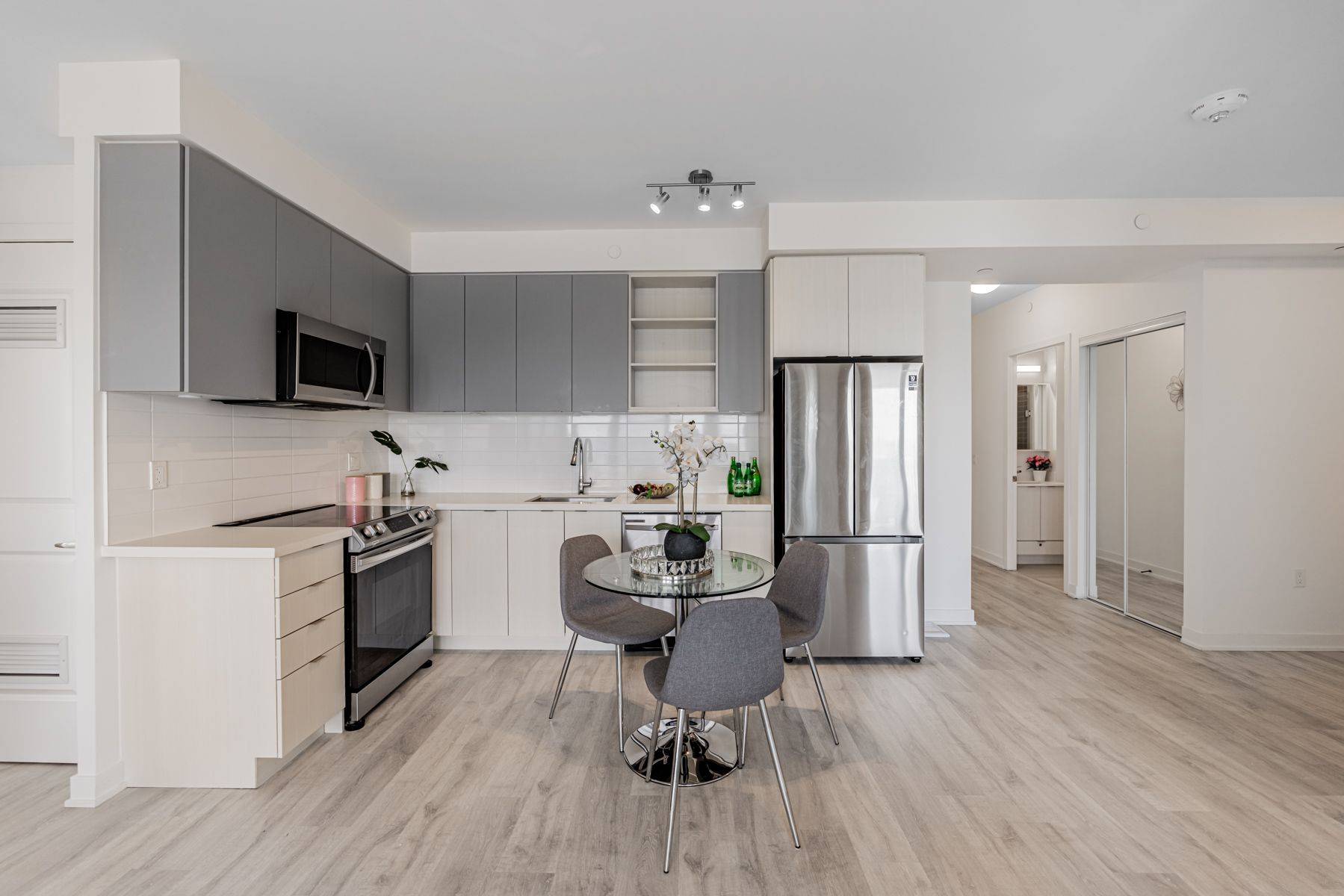 Mississauga, ON L5M 0Z7,4655 Metcalfe AVE #402B