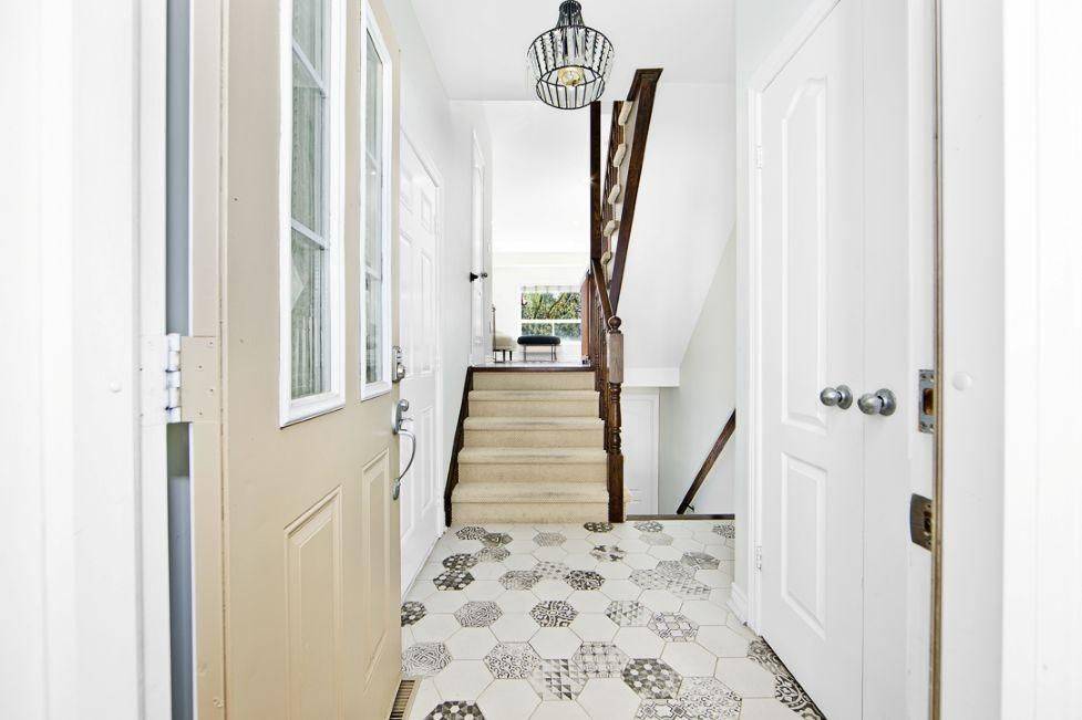 Hamilton, ON L8E 0C4,40 Dartmouth Gate #9