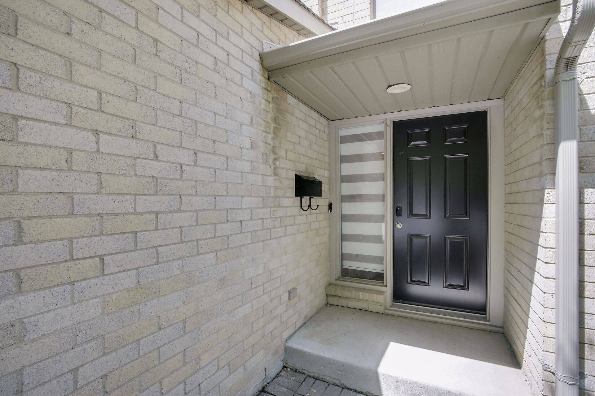 London South, ON N6K 4G9,1399 Commissioners RD W #30