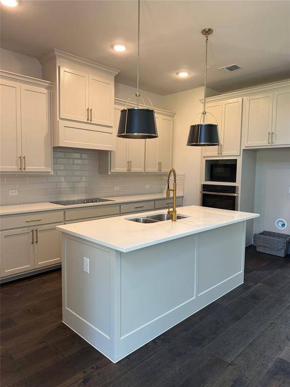 North Richland Hills, TX 76180,8028 Thomas Crossing