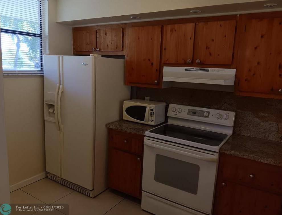 Oakland Park, FL 33309,109 Lake Emerald Dr  #204
