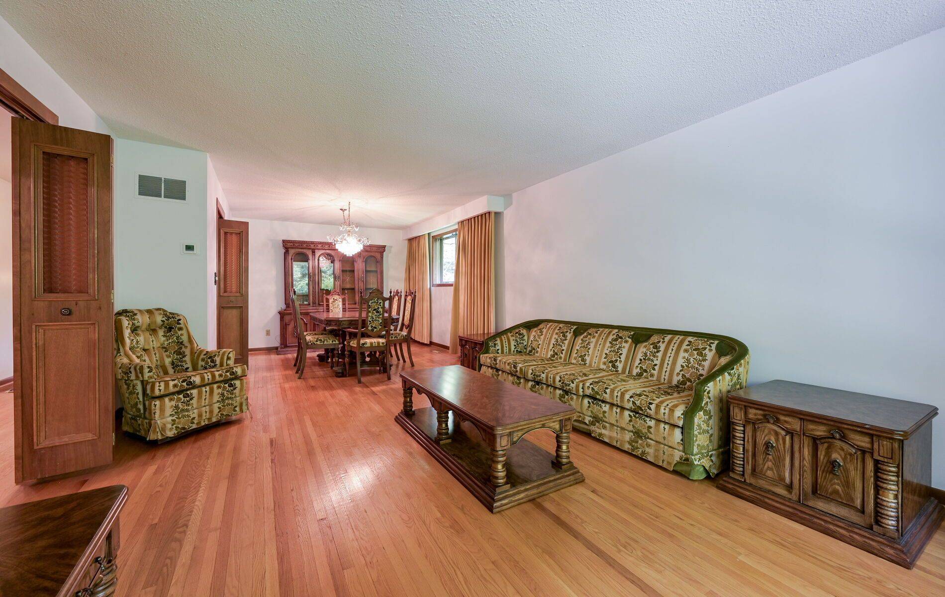 Mississauga, ON L5G 4N2,172 Glenview DR