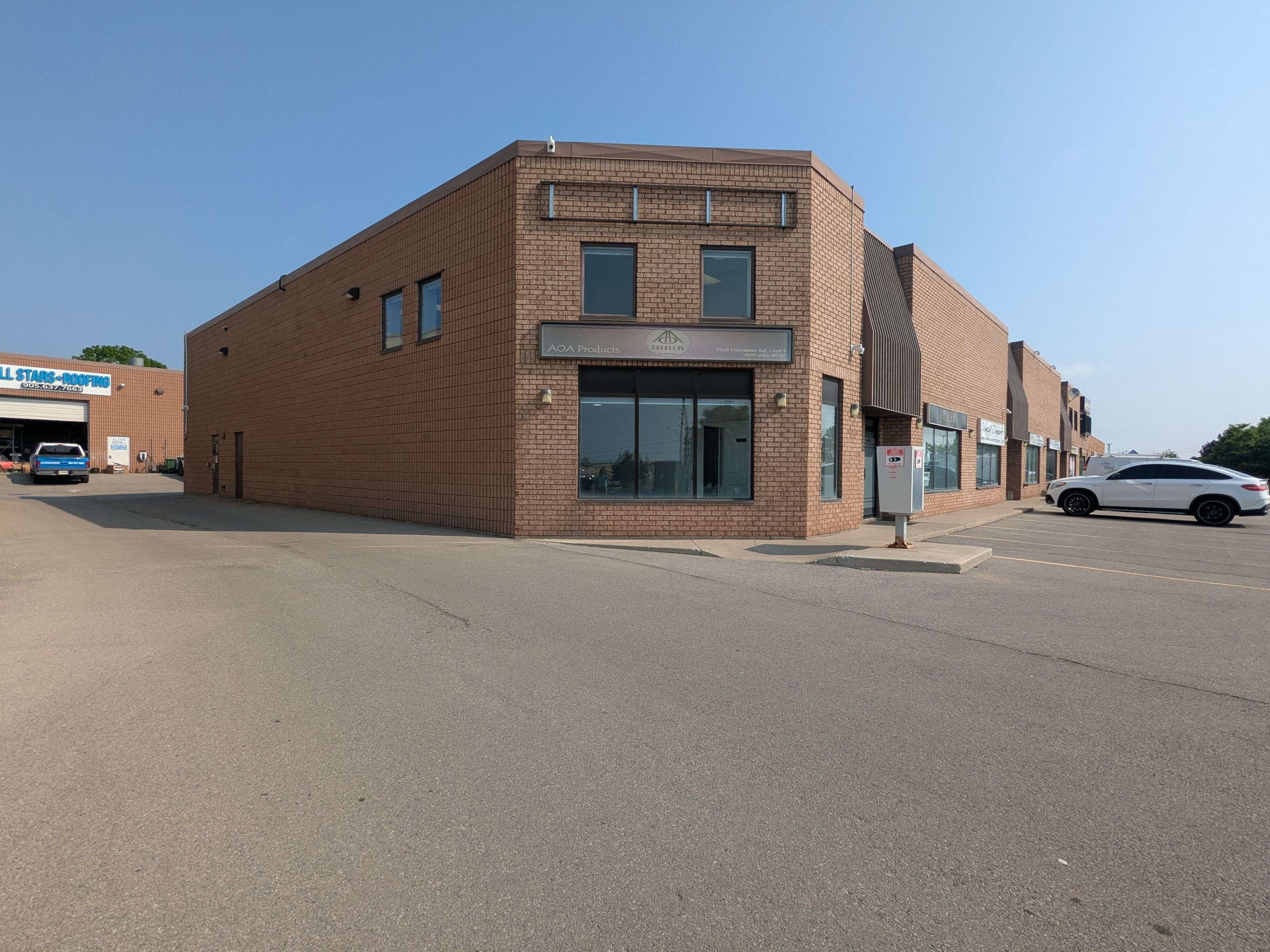 Burlington, ON L7L 6A2,5125 HARVESTER RD #1A