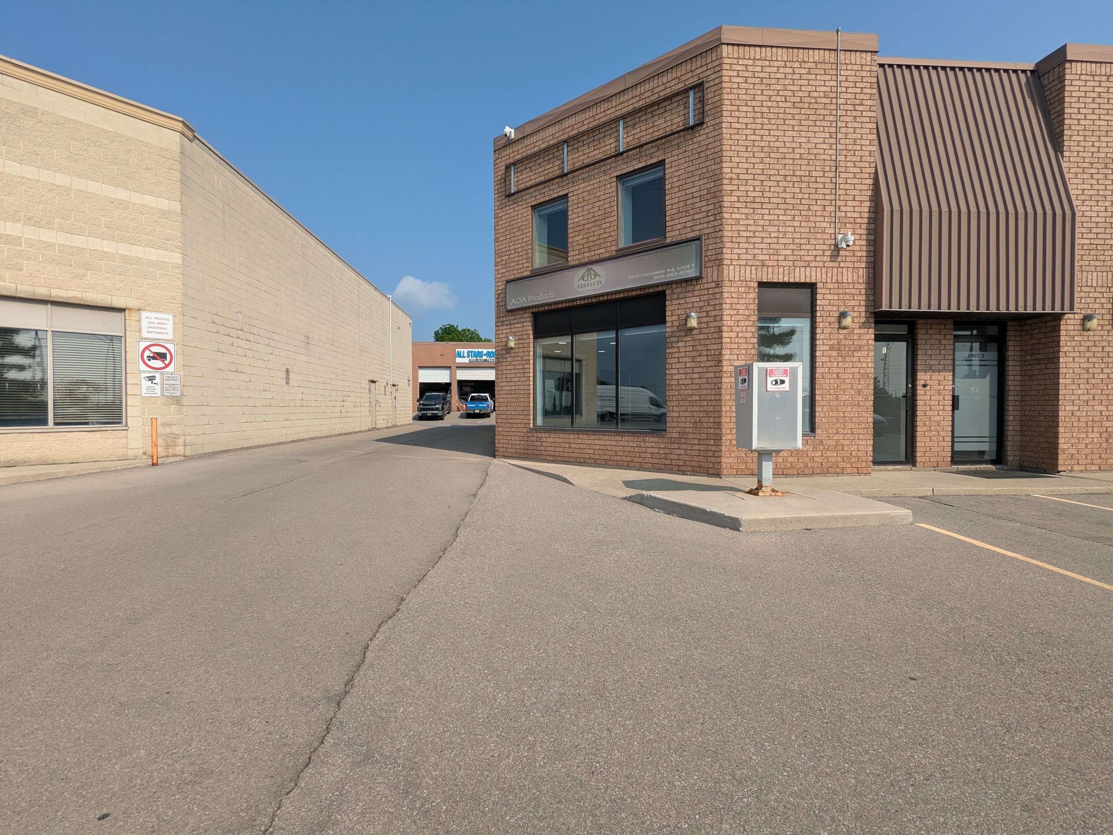 Burlington, ON L7L 6A2,5125 HARVESTER RD #1A