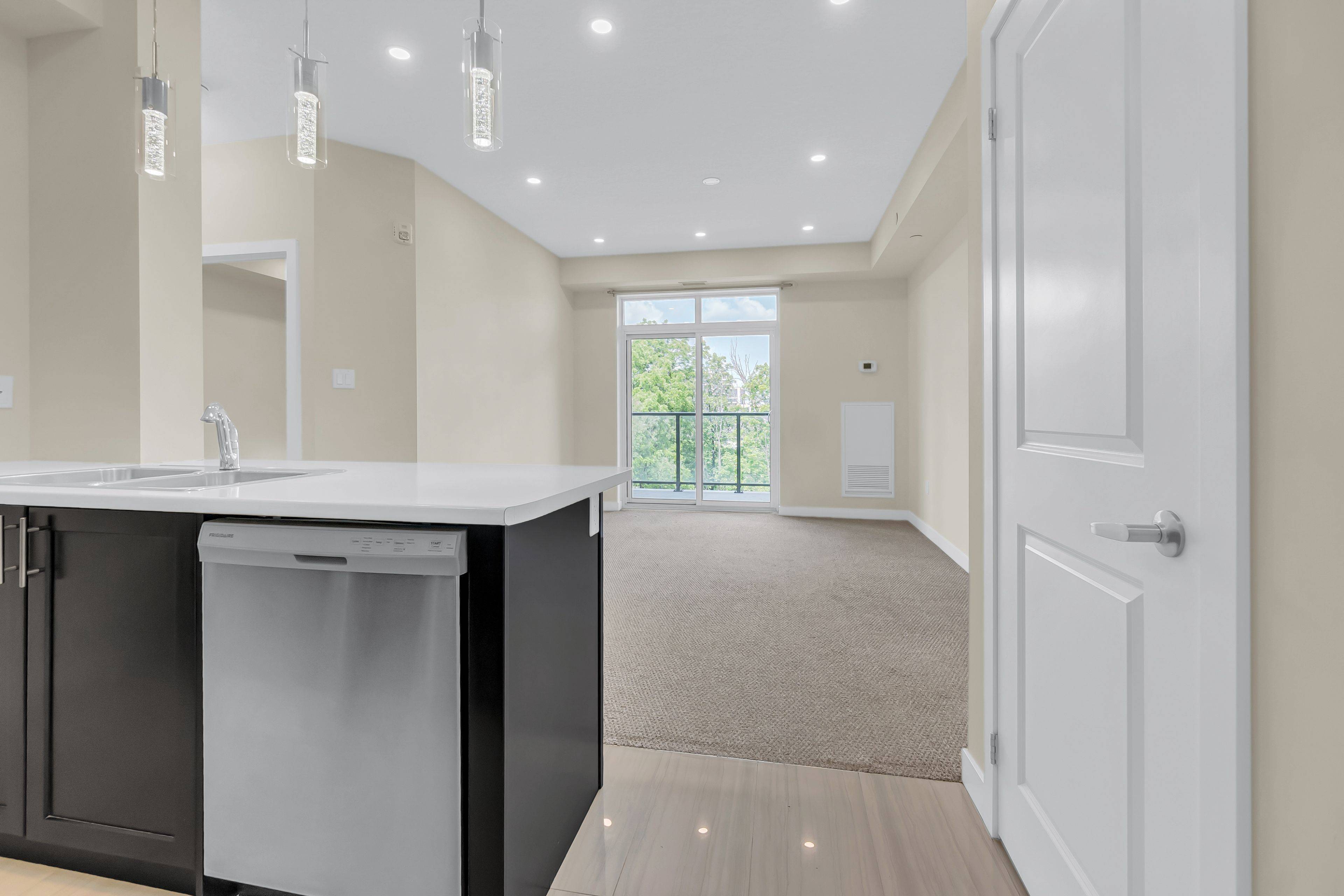 Hamilton, ON L8E 0K3,125 Shoreview PL #416